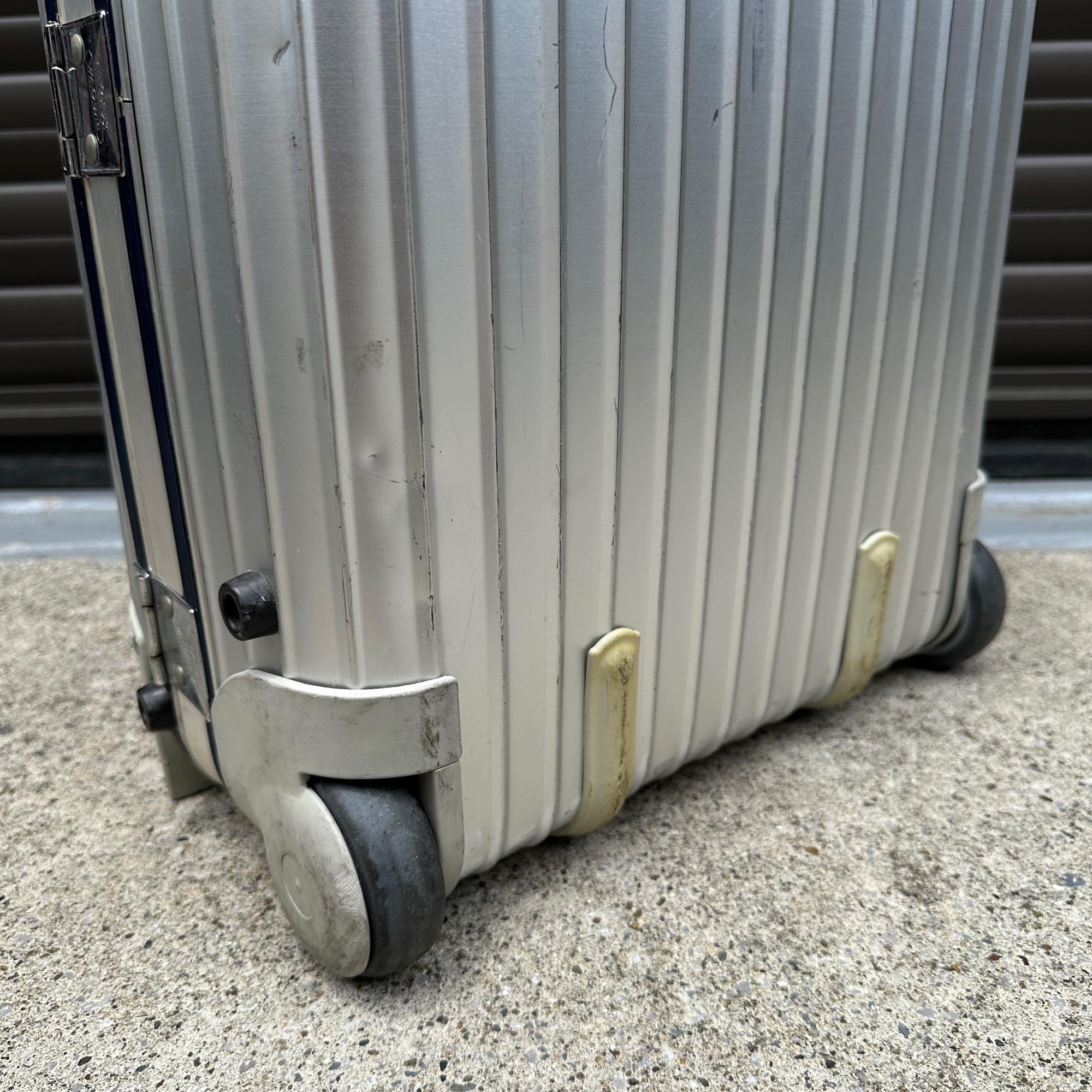 リモワ シルバーインテグラル 925.52-2 35リットル 中古商品 2輪