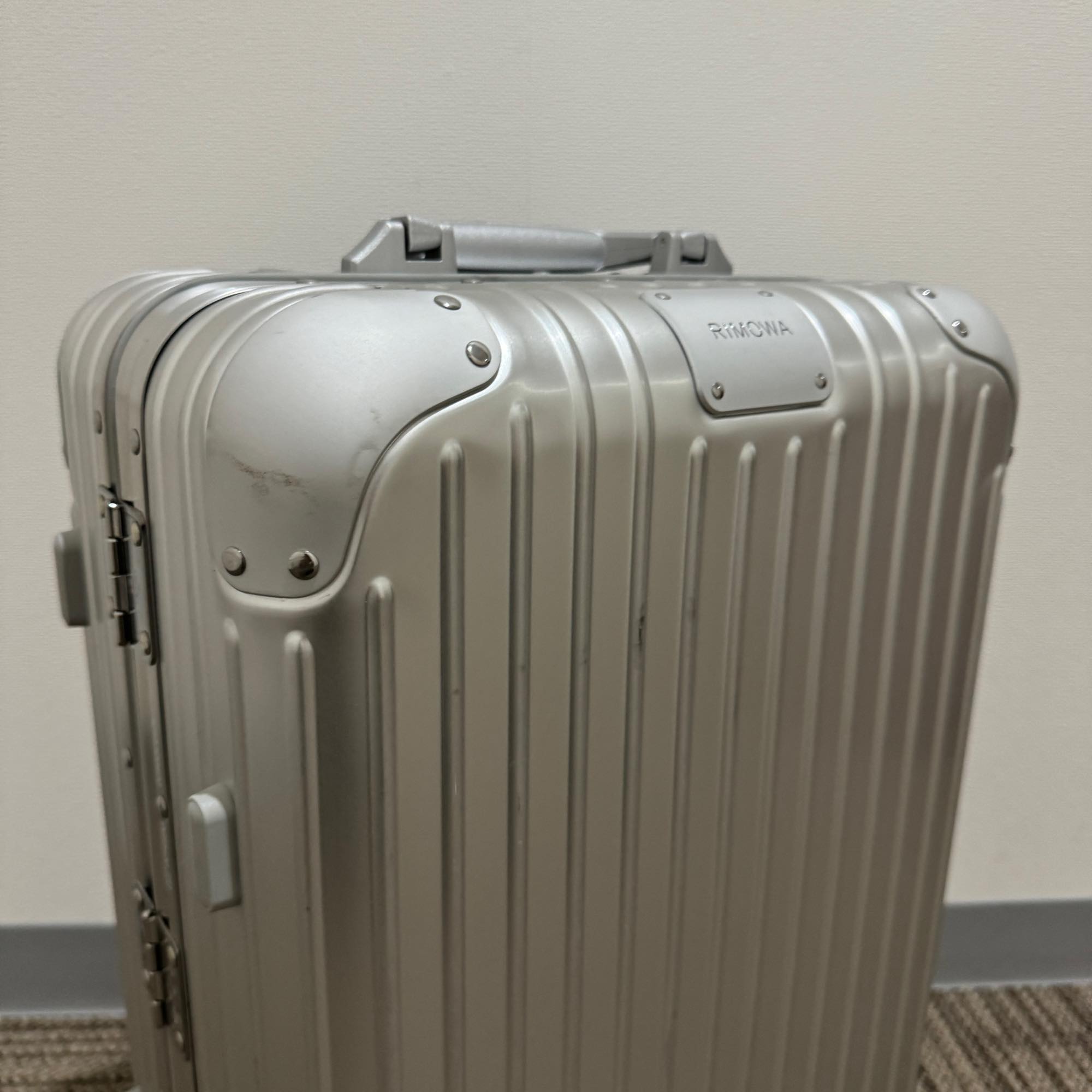 リモワ　オリジナル 925.53.00.4　キャビン　中古美品　35リットル　4輪