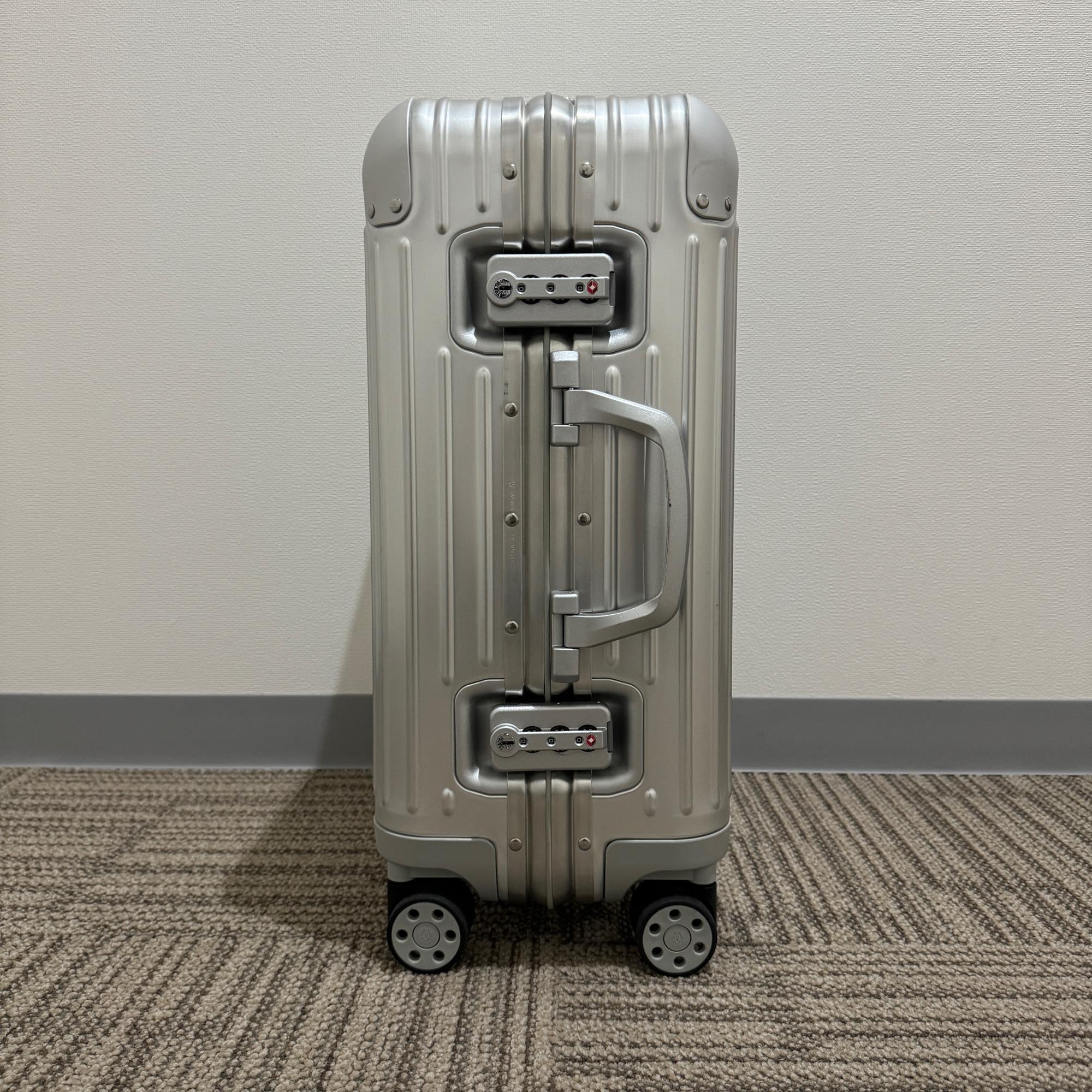 リモワ　オリジナル 925.53.00.4　キャビン　中古美品　35リットル　4輪