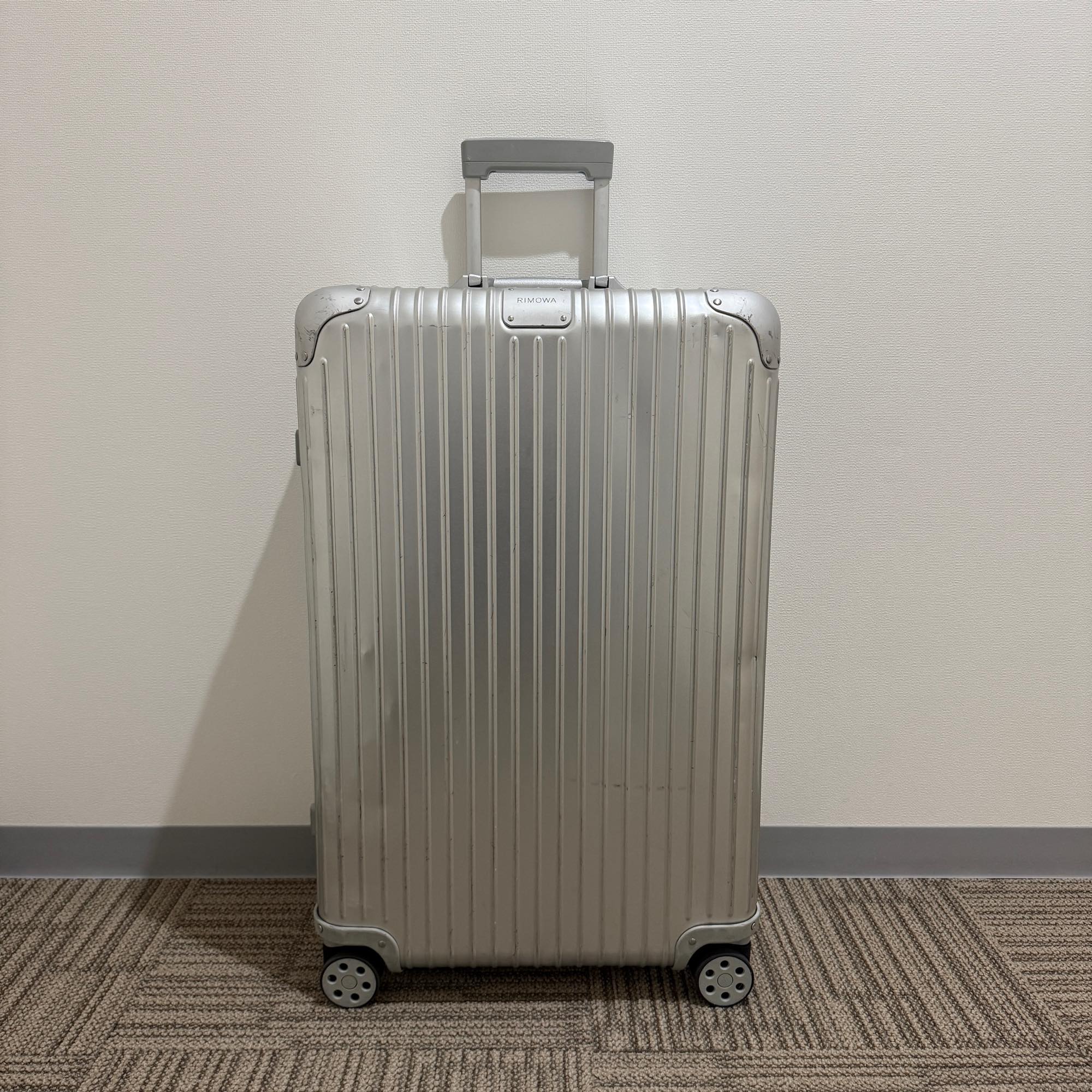 リモワ　オリジナル　チェックインL　925.73.00.4-2　シルバー　中古商品　86リットル　4輪