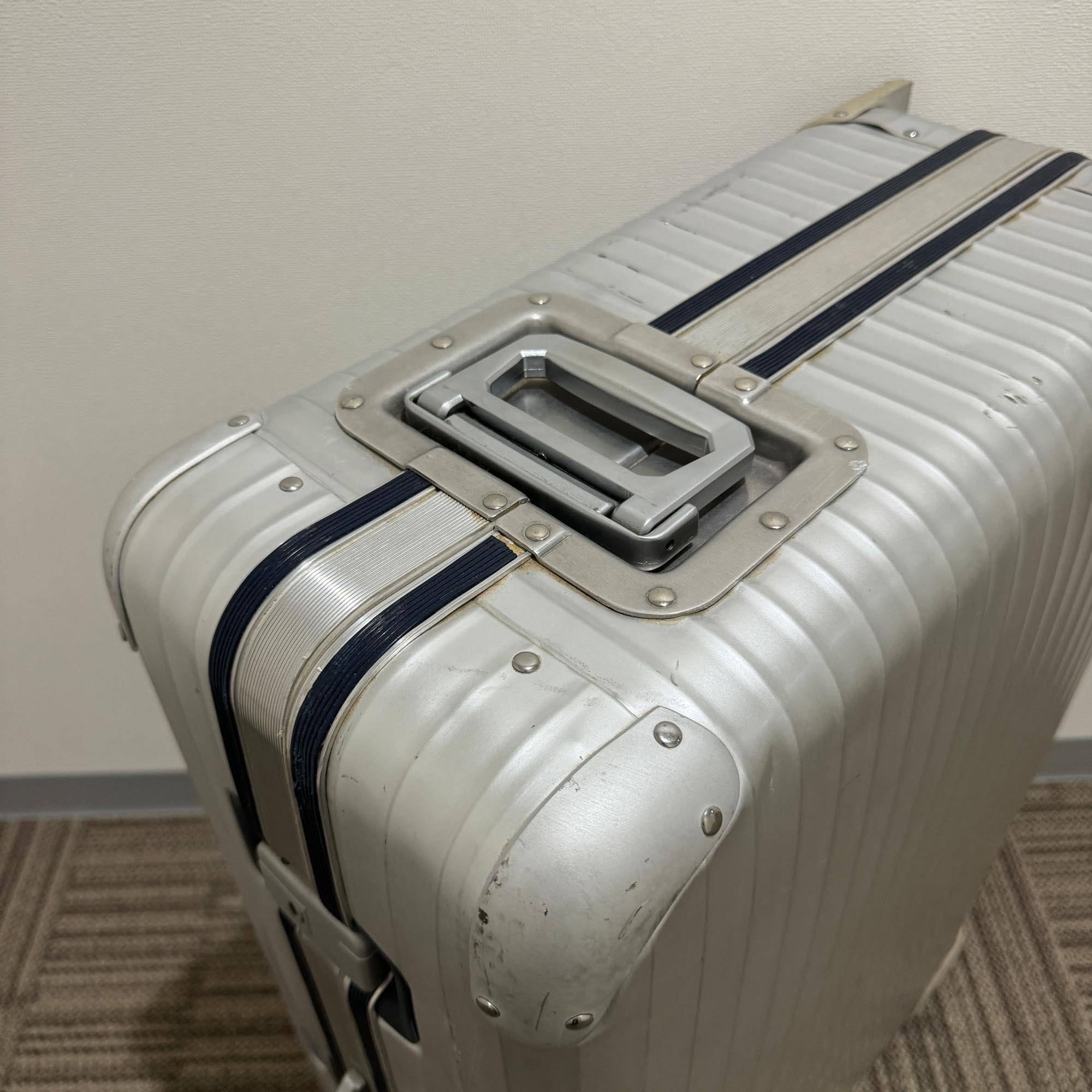 リモワ シルバーインテグラル 中古商品 927.77-2 104リットル 4輪