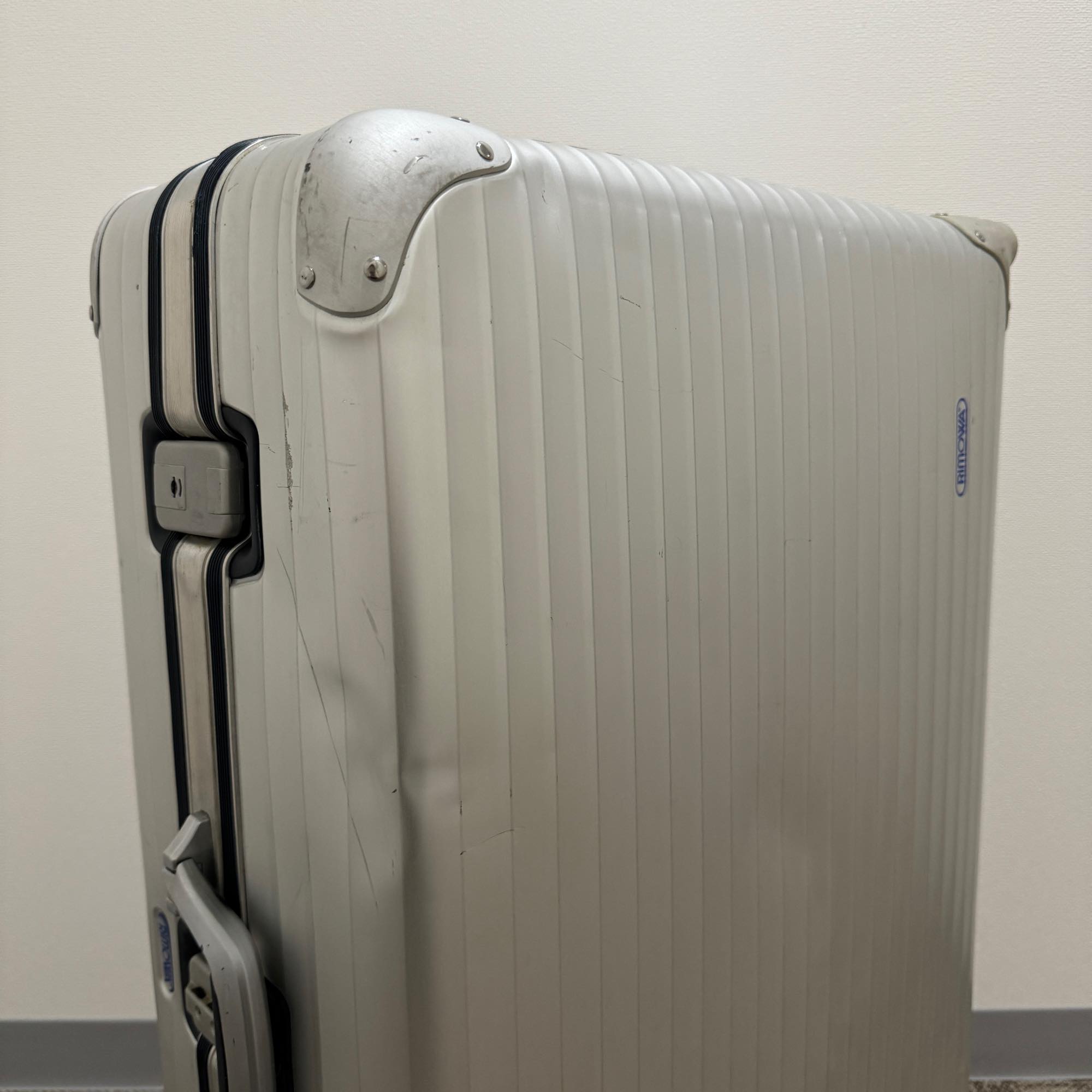 リモワ　シルバーインテグラル　中古商品　927.77-2　104リットル　4輪