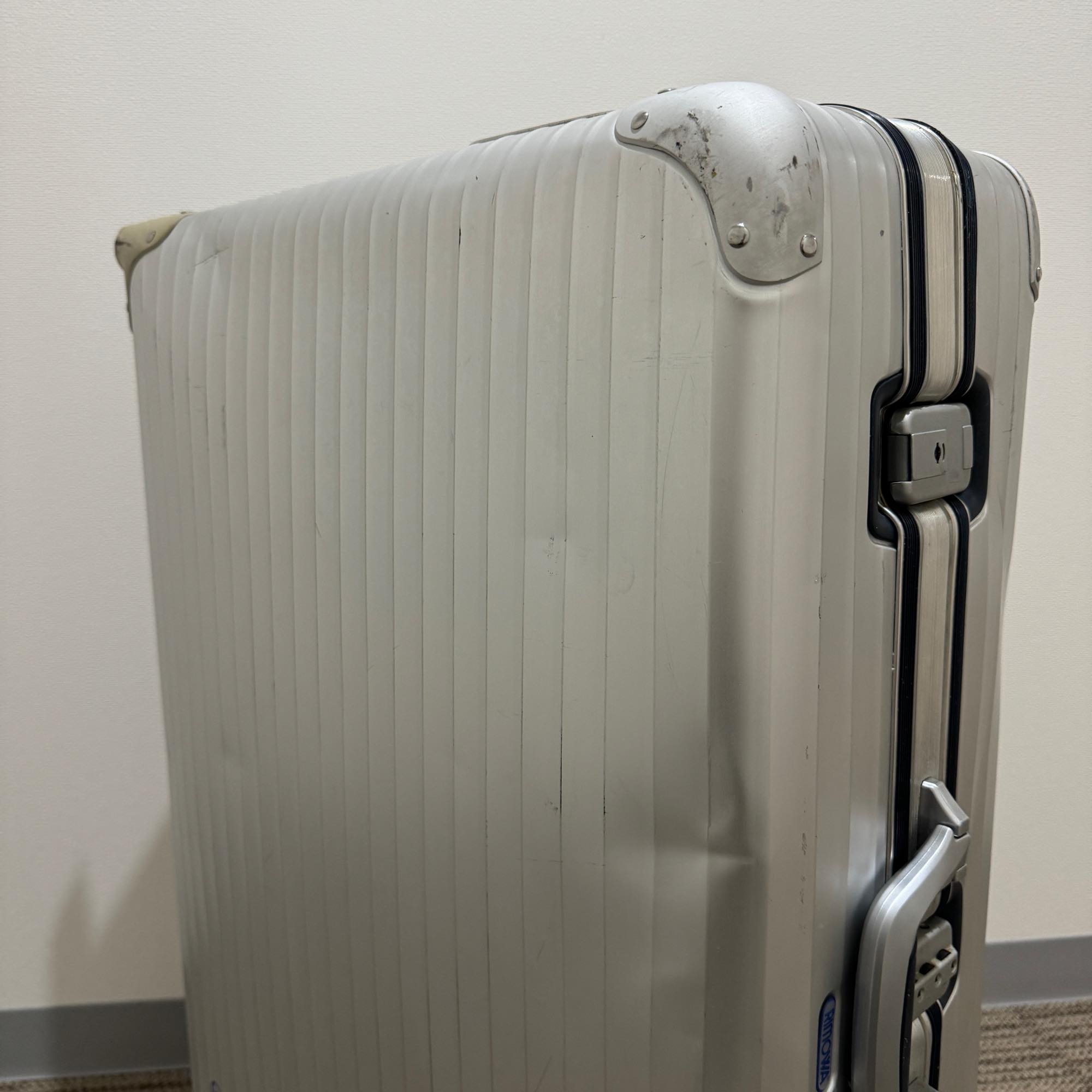 リモワ　シルバーインテグラル　中古商品　927.77-2　104リットル　4輪