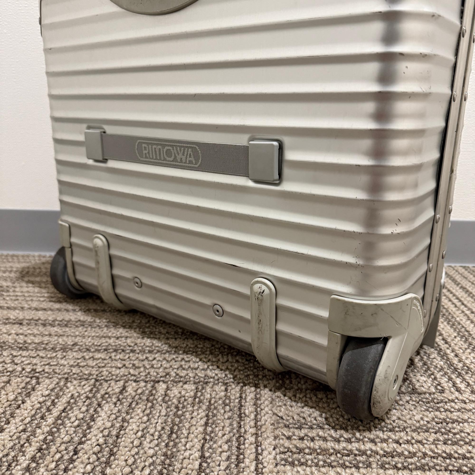 リモワ　トパーズ　中古商品　U928.40-2　23リットル　2輪