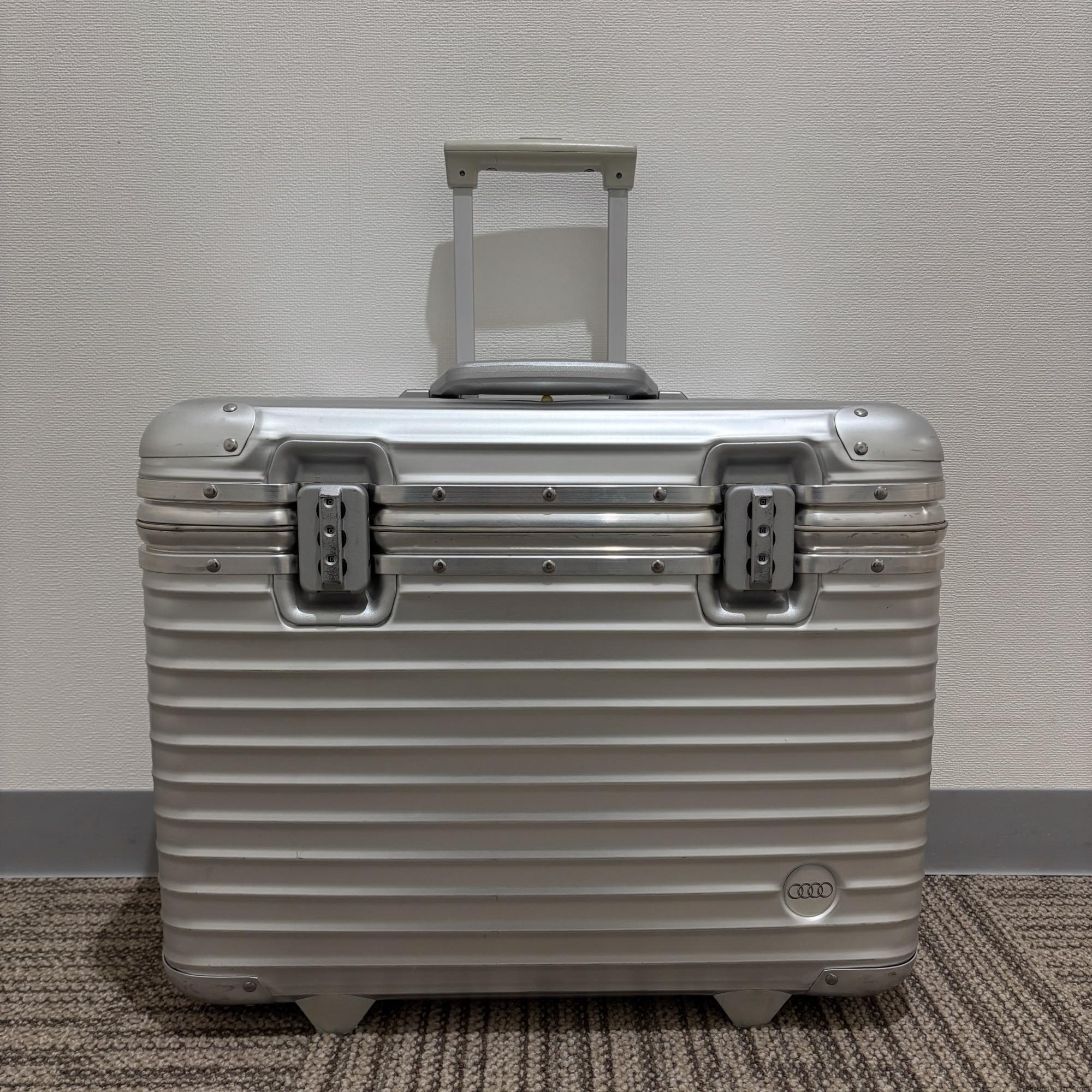 リモワ オリジナル パイロット(アウディコラボモデル) 中古商品 928.50