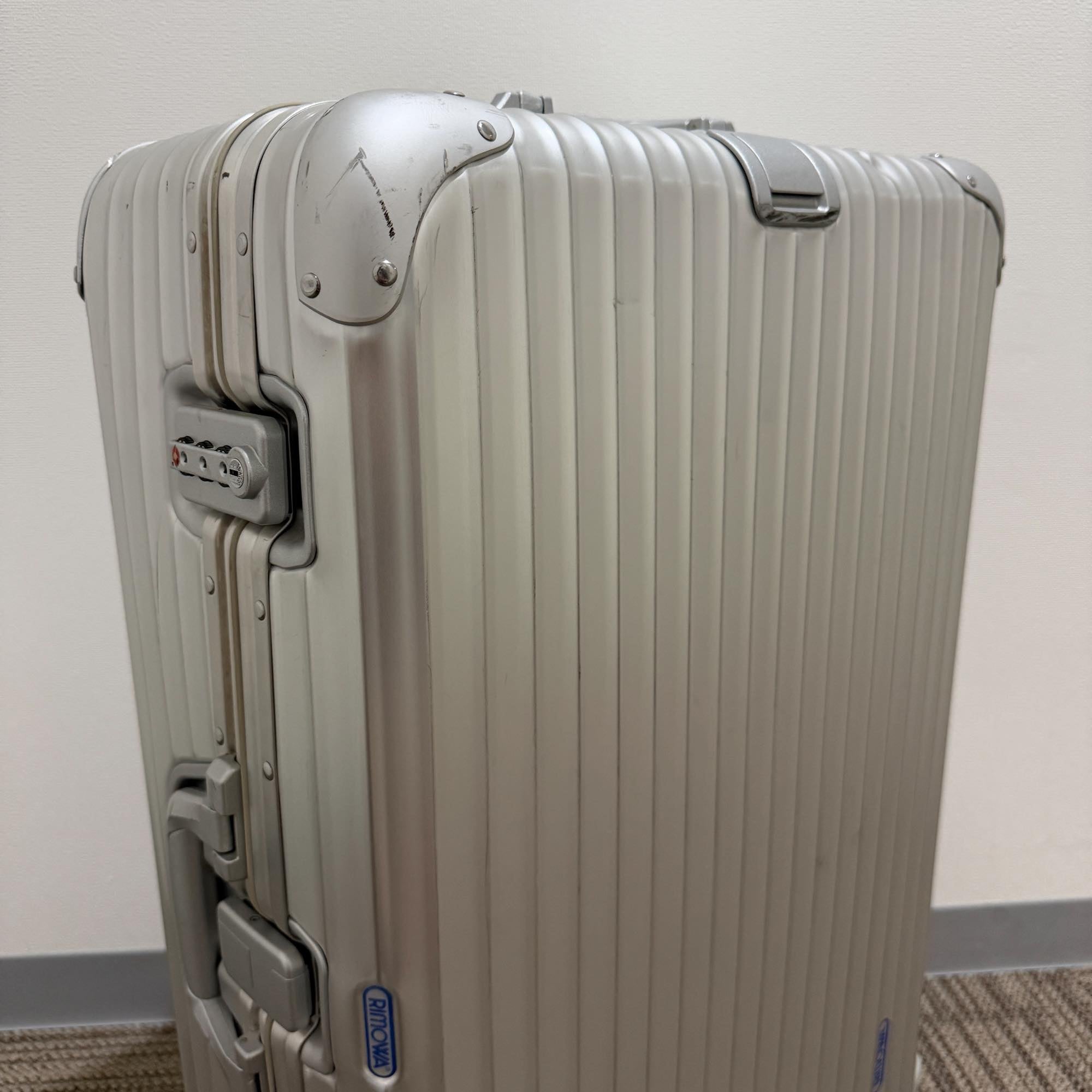 リモワ　トパーズ　中古商品　930.70-2　82リットル　2輪
