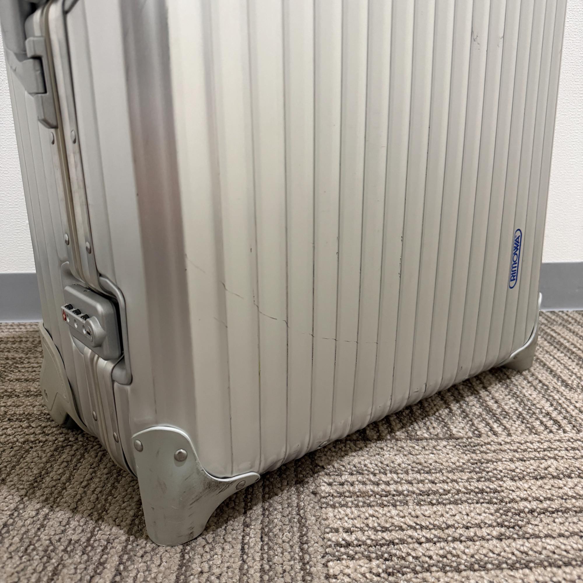 リモワ　トパーズ　中古商品　930.70-2　82リットル　2輪