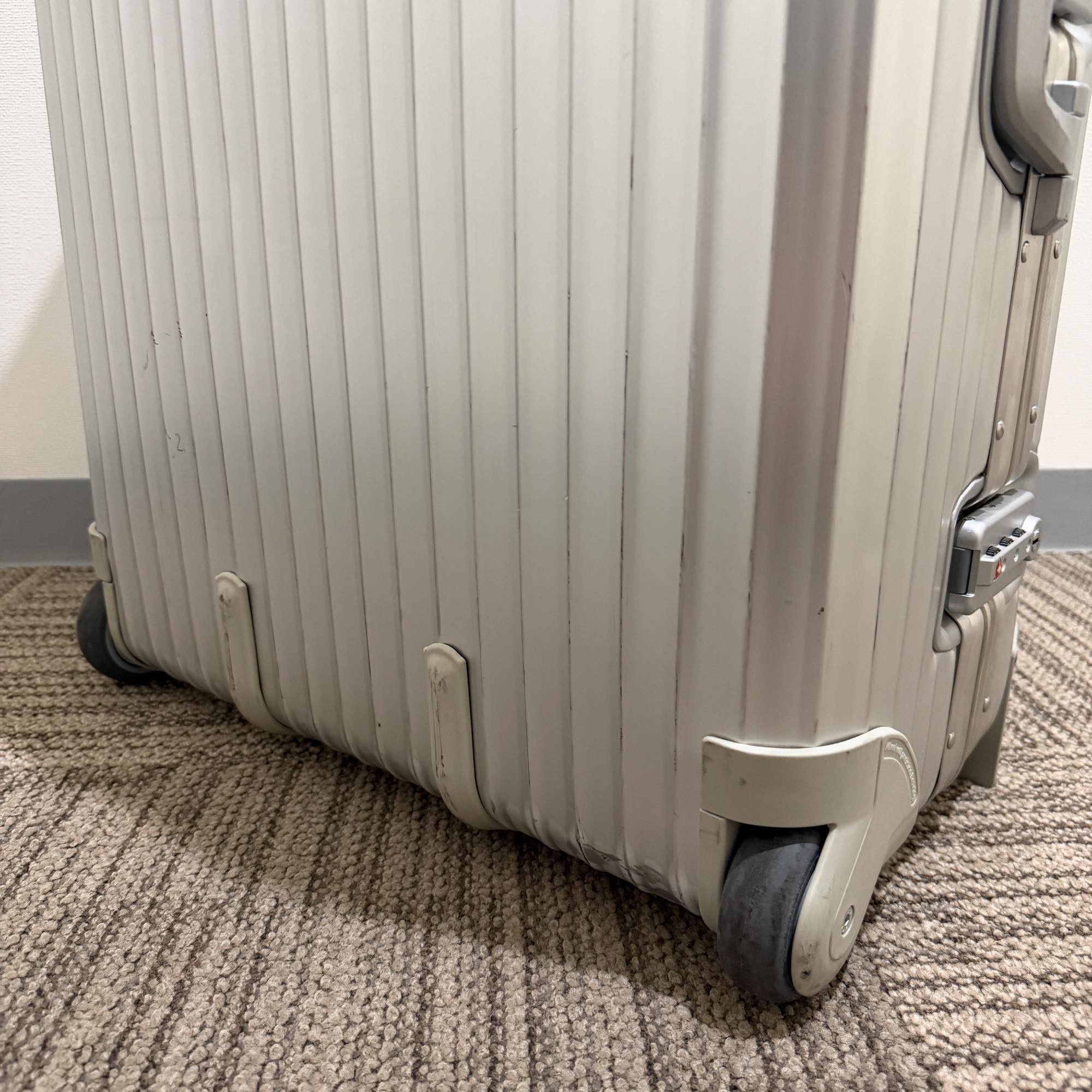 リモワ　トパーズ　中古商品　930.70-2　82リットル　2輪