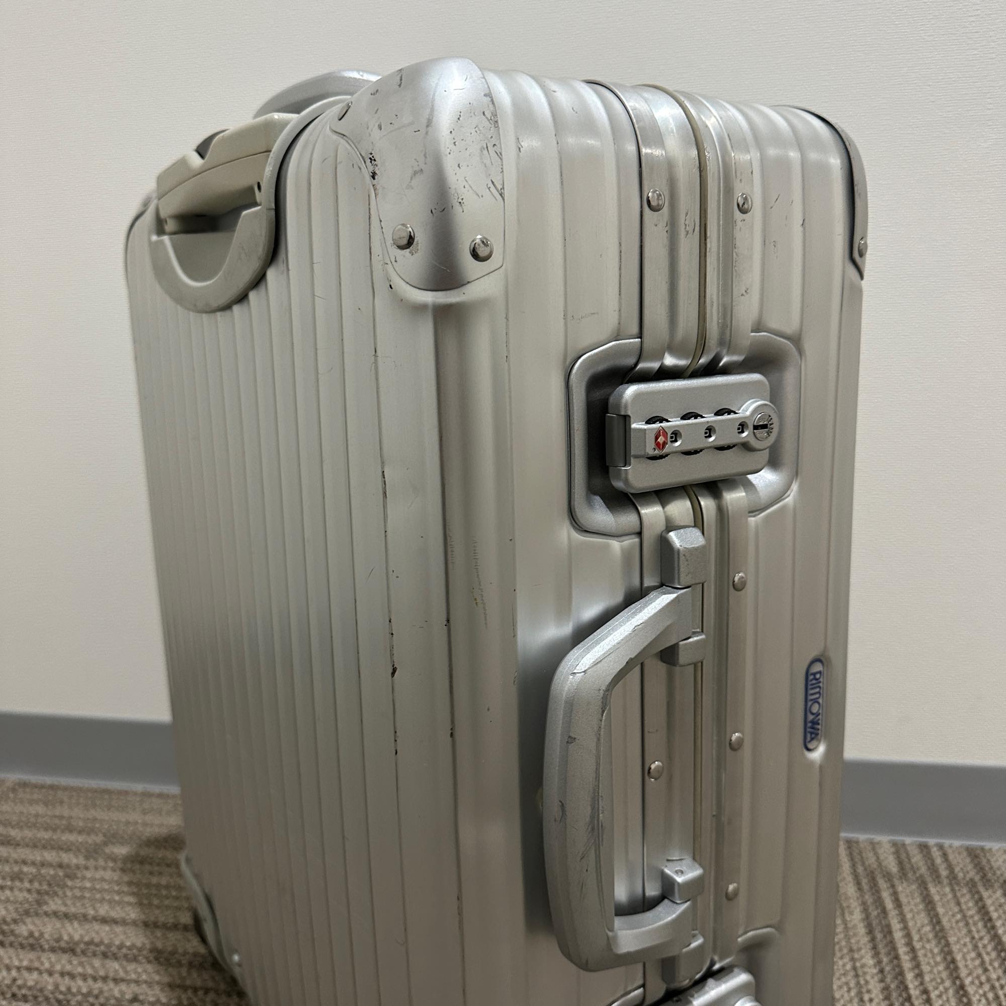 リモワ　トパーズ　932.56-2　中古商品　45リットル　4輪