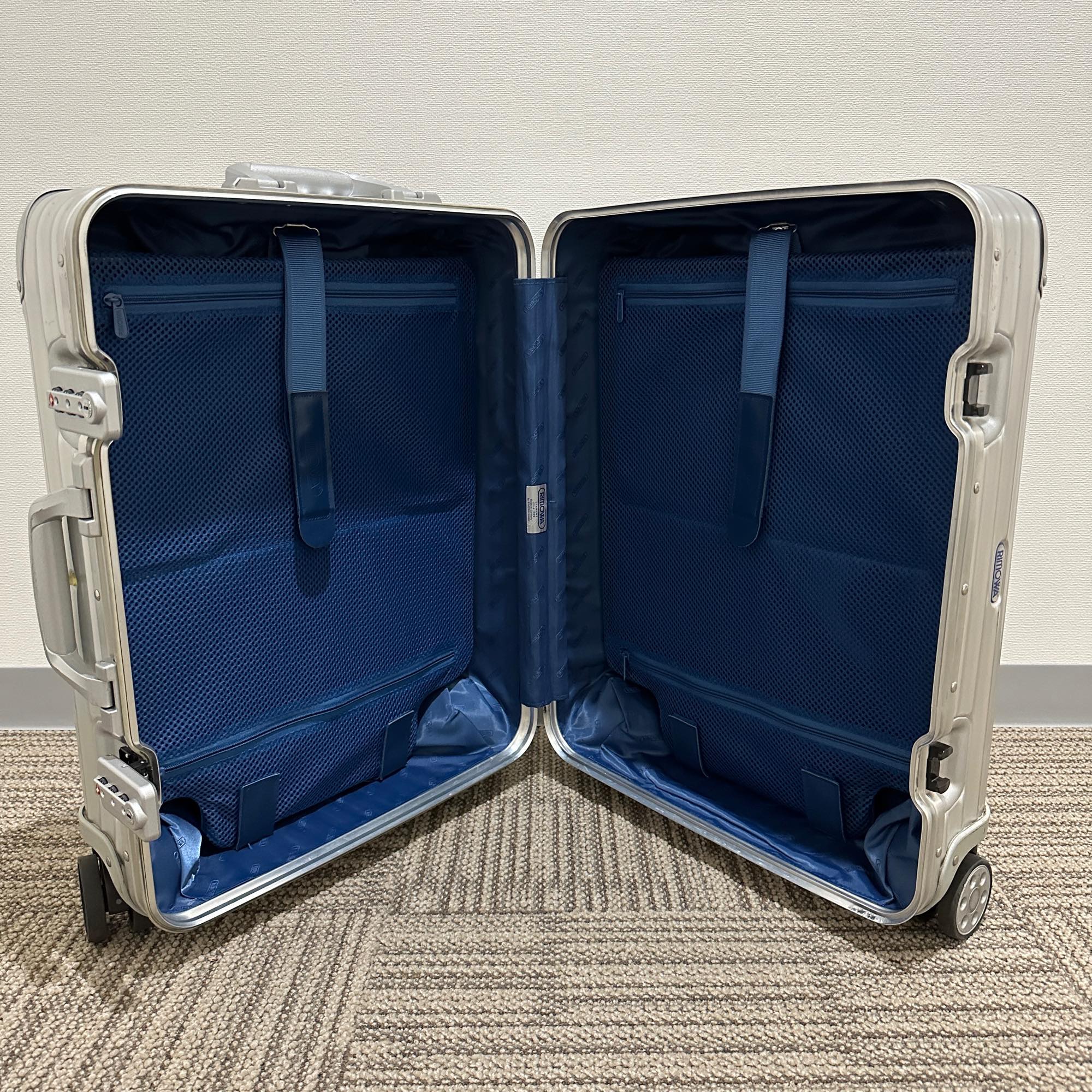 リモワ トパーズ 932.56-2 中古商品 45リットル 4輪 – リモワ(RIMOWA