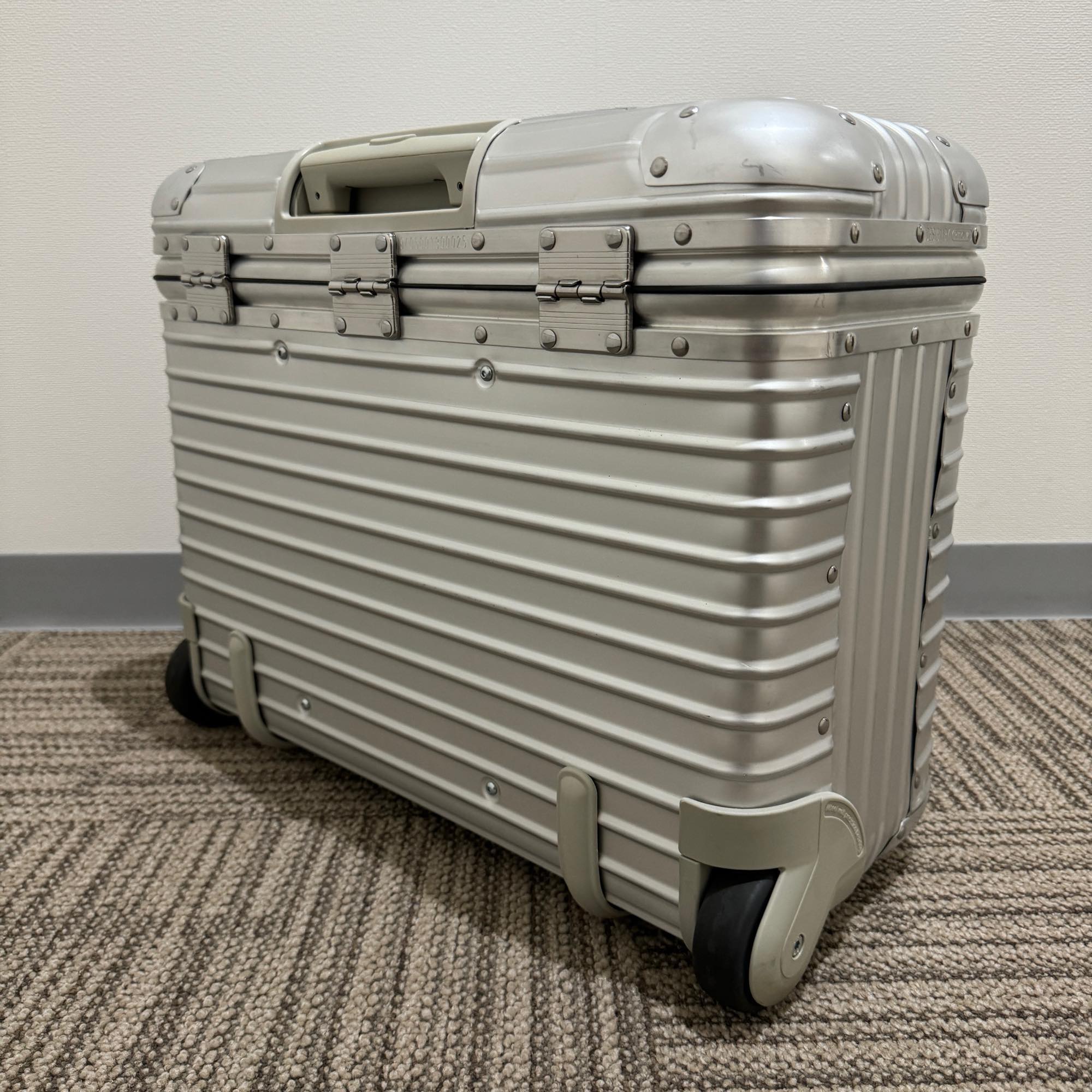 ルフトハンザ リモワ パイロット 中古美品 940.50-2 29リットル 2輪
