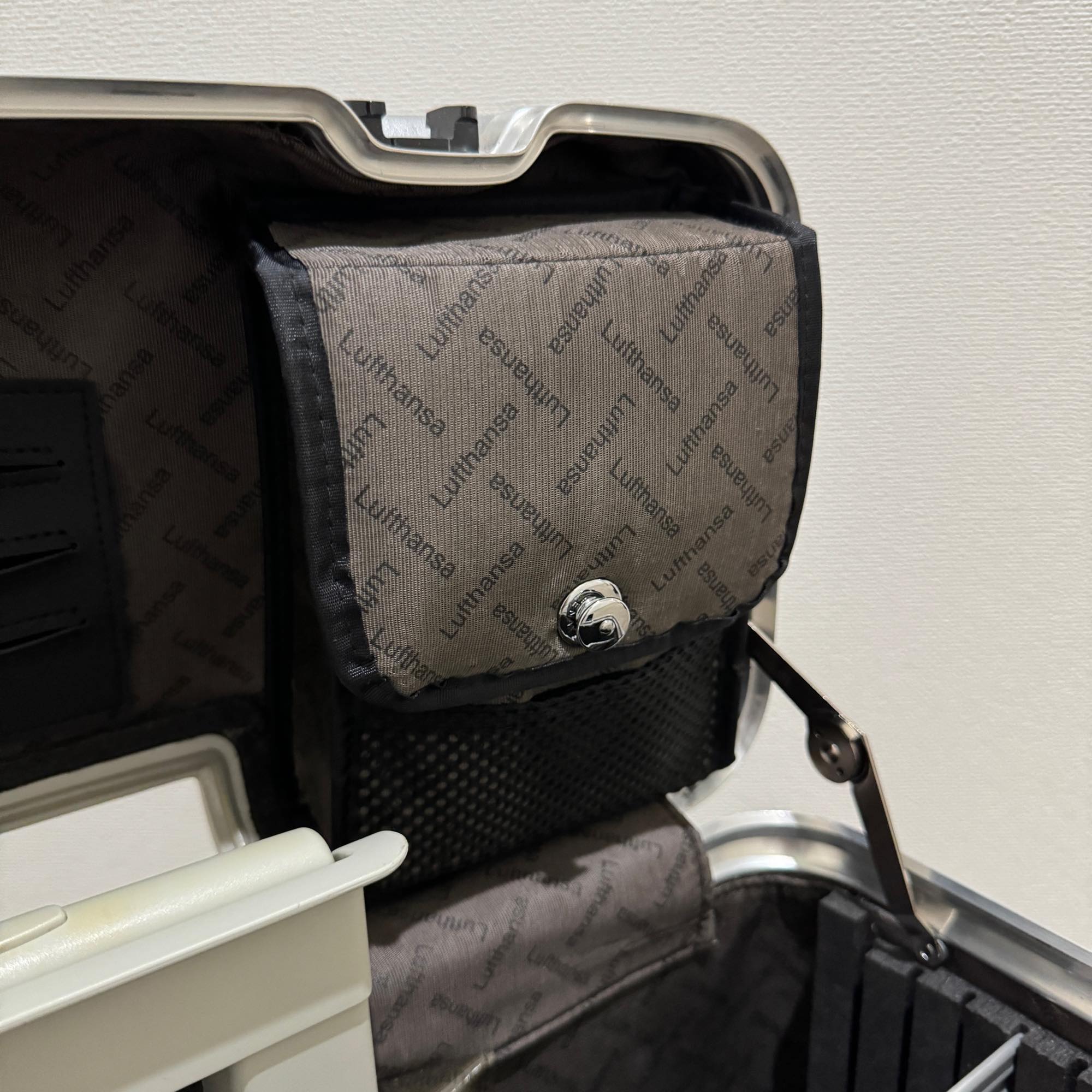 ルフトハンザ リモワ パイロット 中古美品 940.50-2 29リットル 2輪