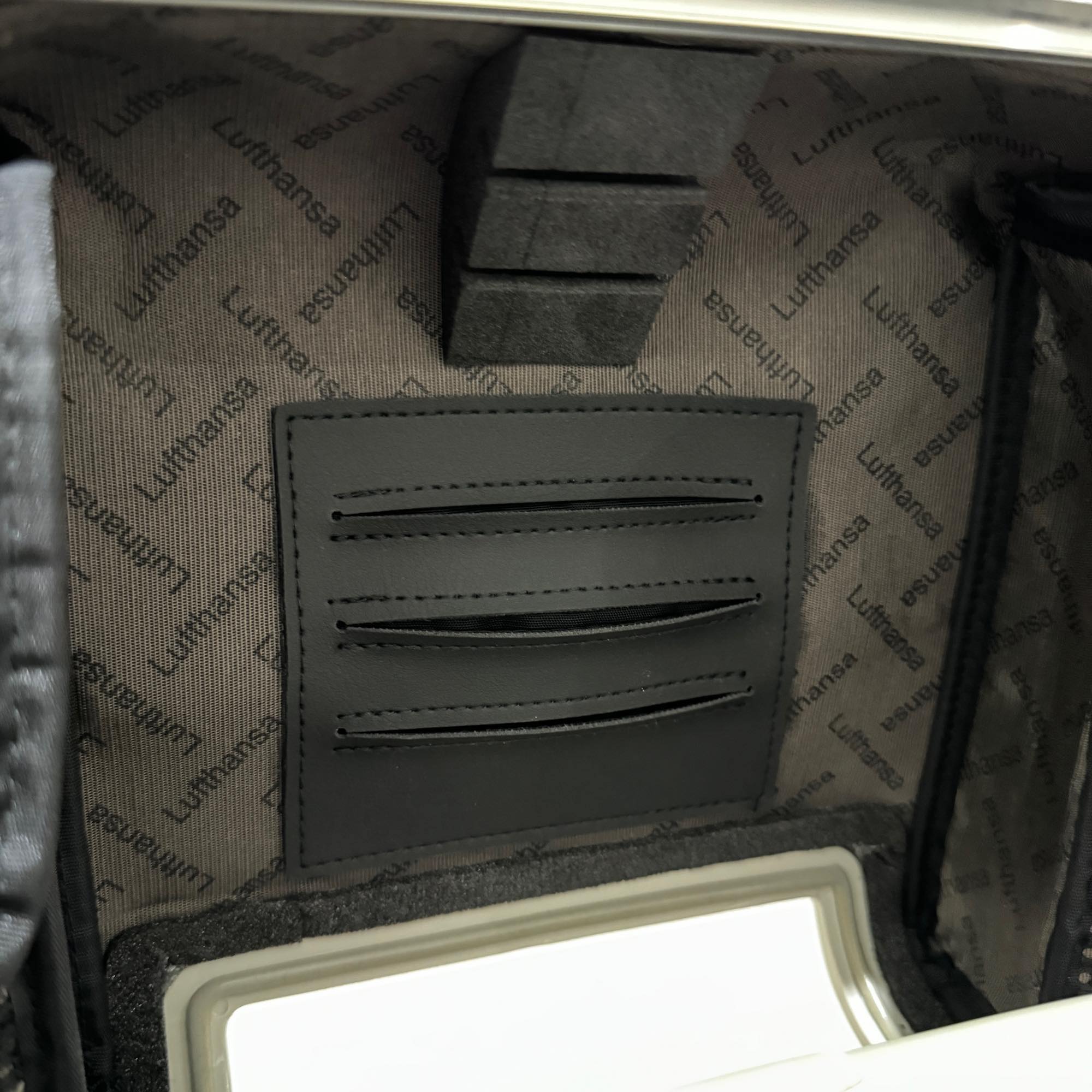 ルフトハンザ リモワ パイロット 中古美品 940.50-2 29リットル 2輪