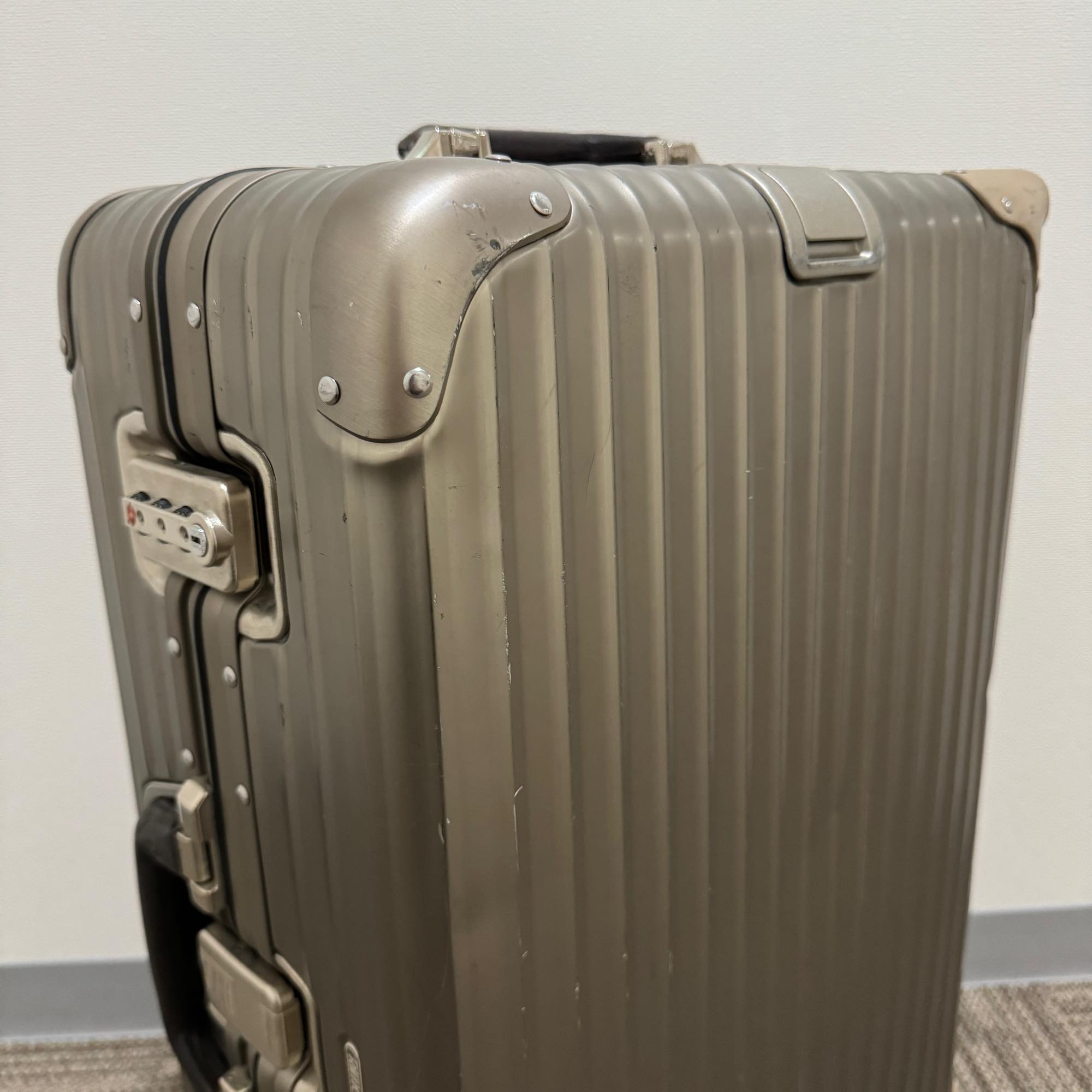 リモワ トパーズ 945.63-2 中古商品 64リットル 4輪 – リモワ(RIMOWA