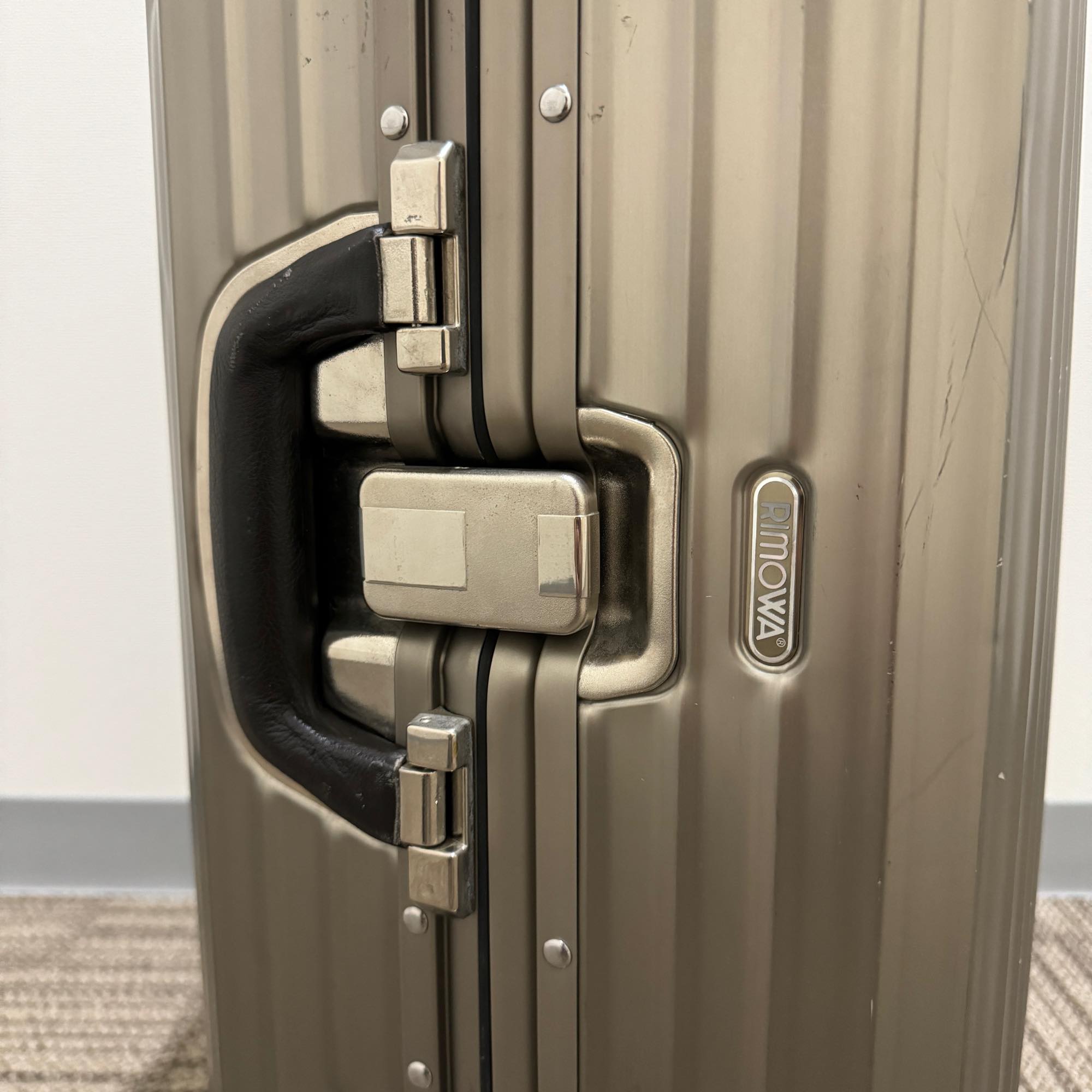 リモワ トパーズ 945.63-2 中古商品 64リットル 4輪 – リモワ(RIMOWA