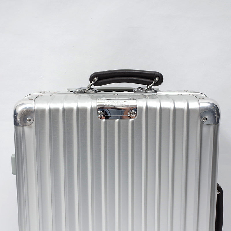 リモワ　クラシックフライト　中古美品　971.52-2　33リットル　4輪