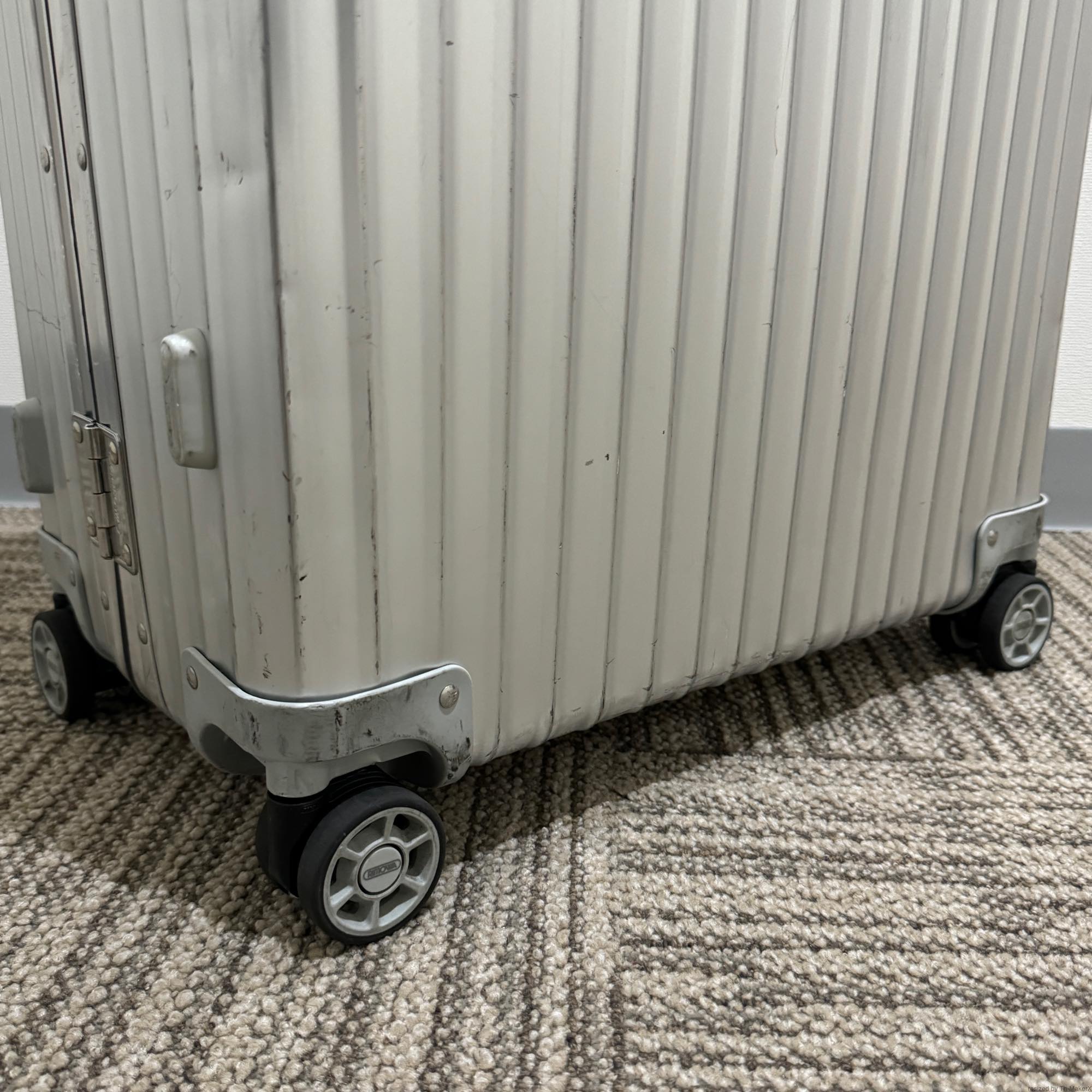 リモワ　クラシックフライト　中古商品　971.63.00.4-2　60リットル　4輪