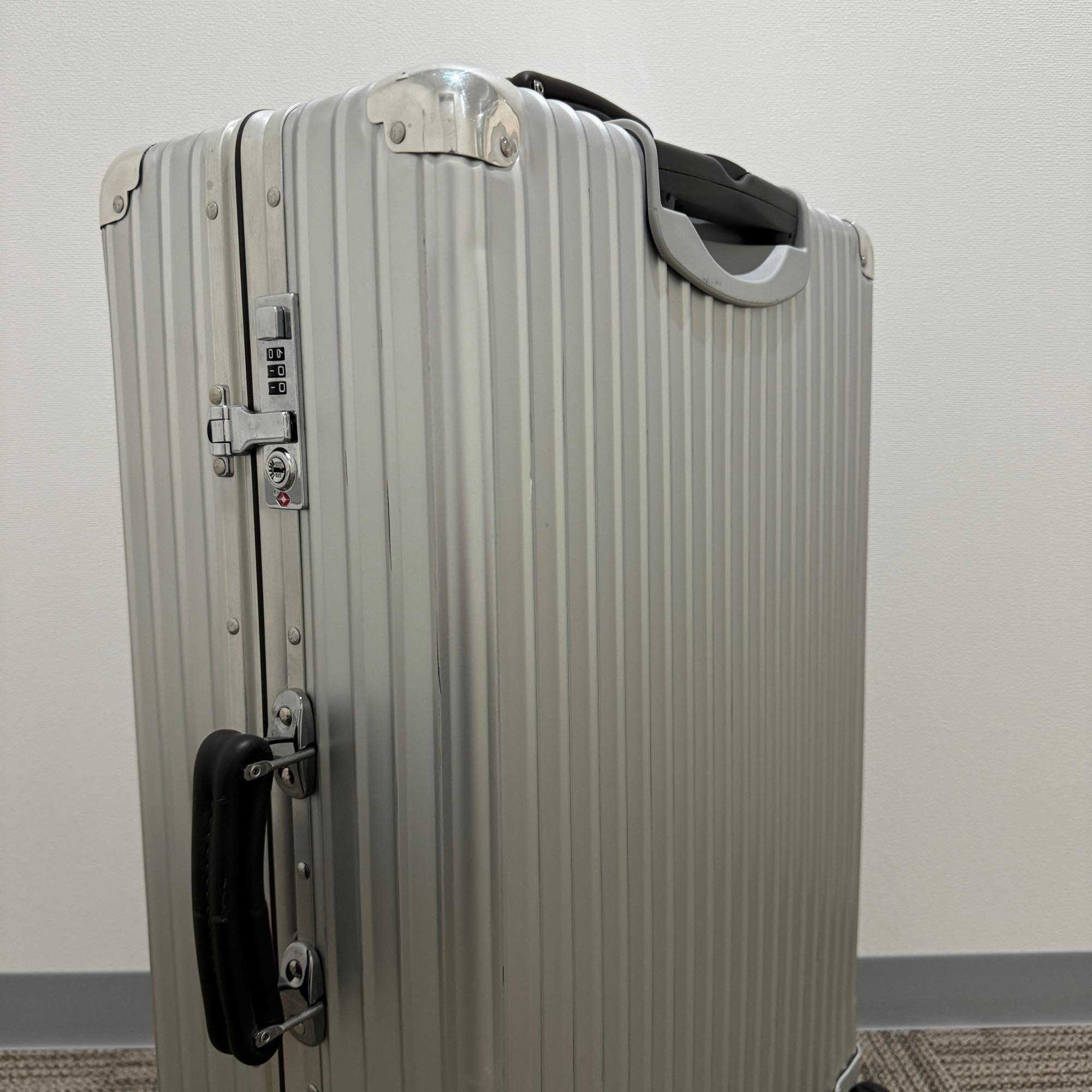 リモワ　クラシックフライト　中古美品　971.70-2　76リットル　4輪
