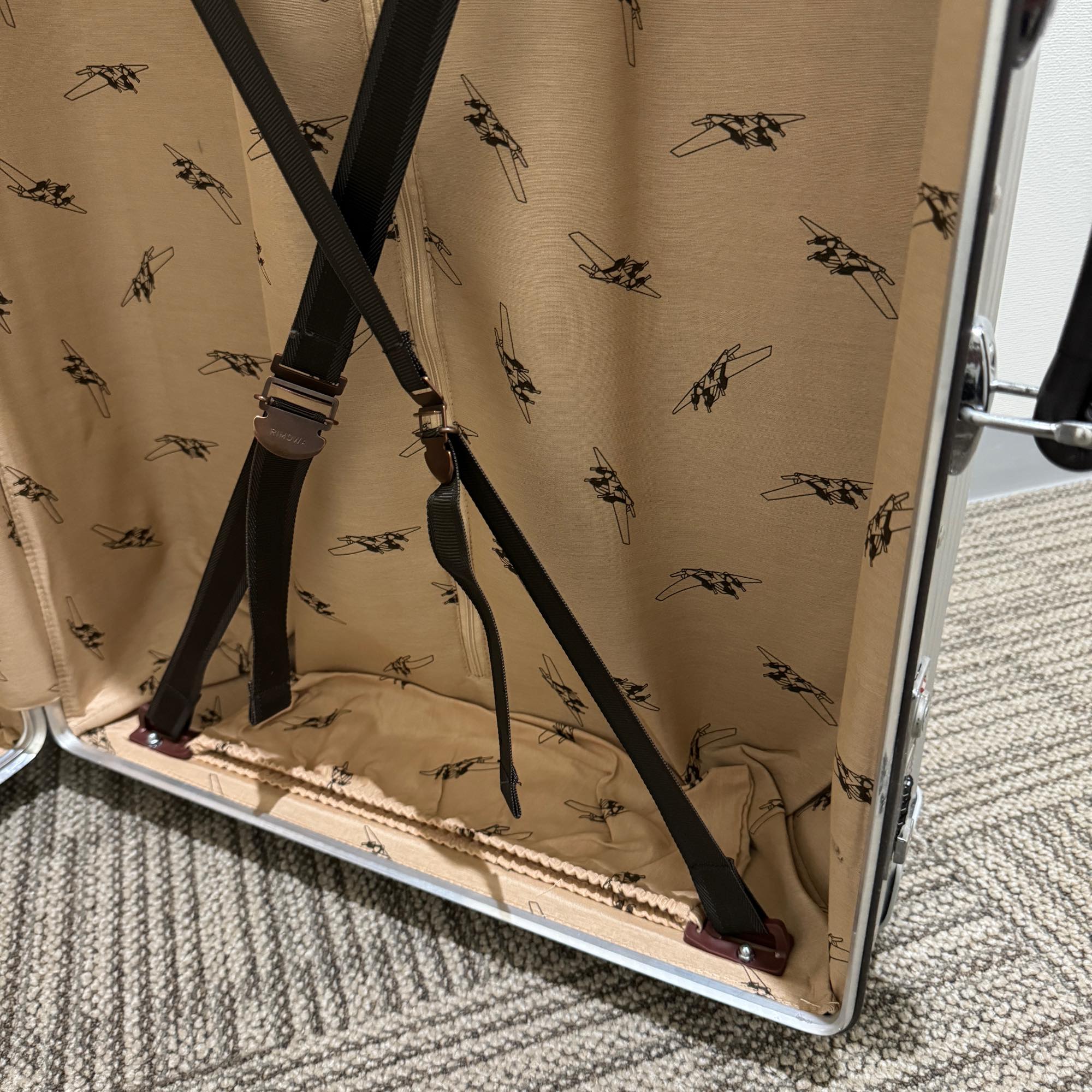 リモワ　クラシックフライト　中古美品　971.70-2　76リットル　4輪