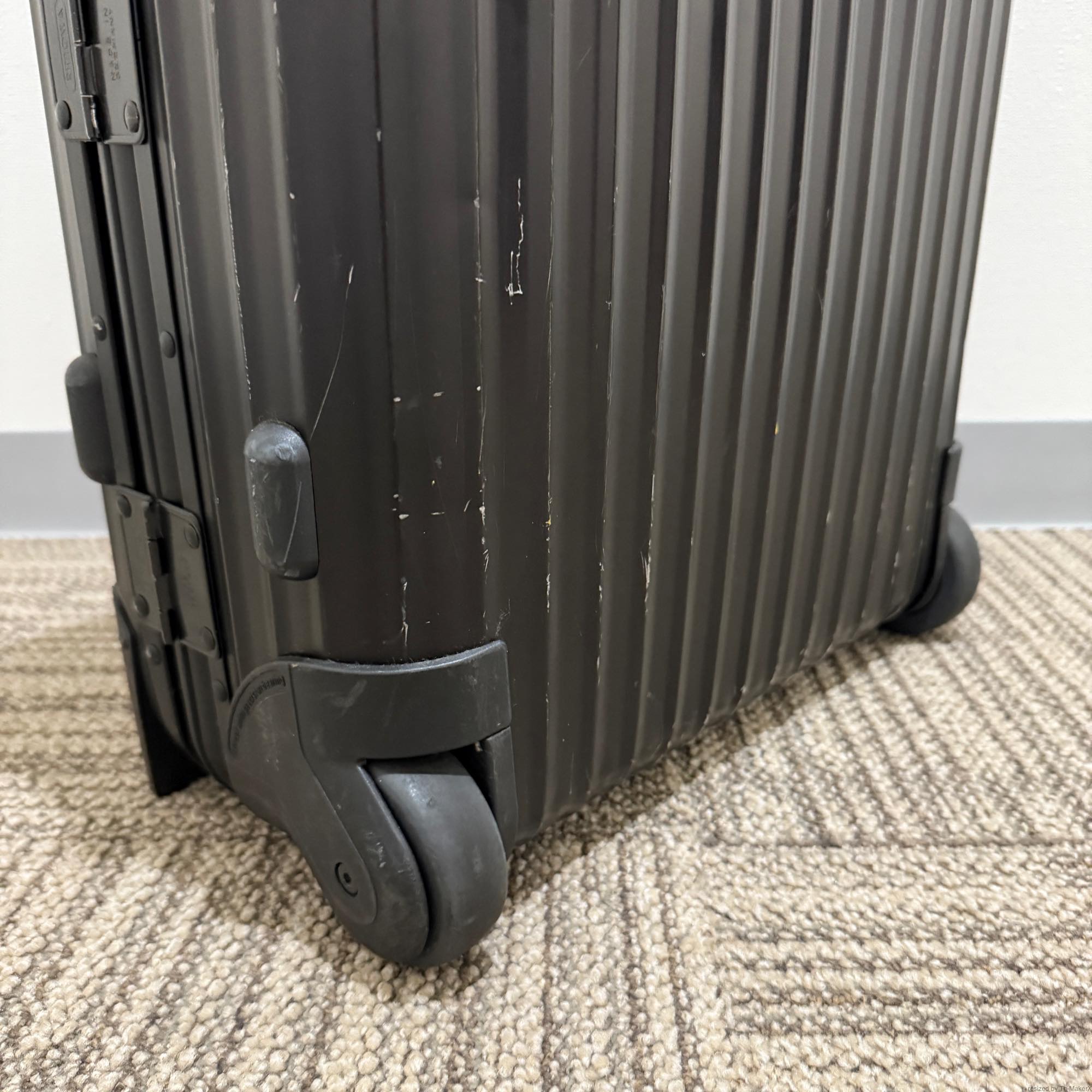 リモワ　トパーズ ステルス　986.11-2　32リットル　中古商品　2輪