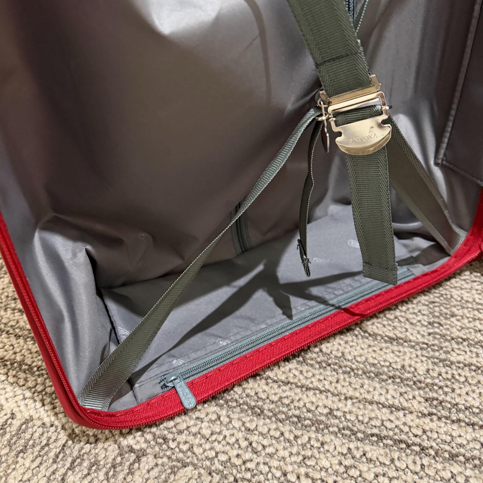 リモワ　エッセンシャル(サルサ)　855.52-21　35リットル　中古美品　2輪