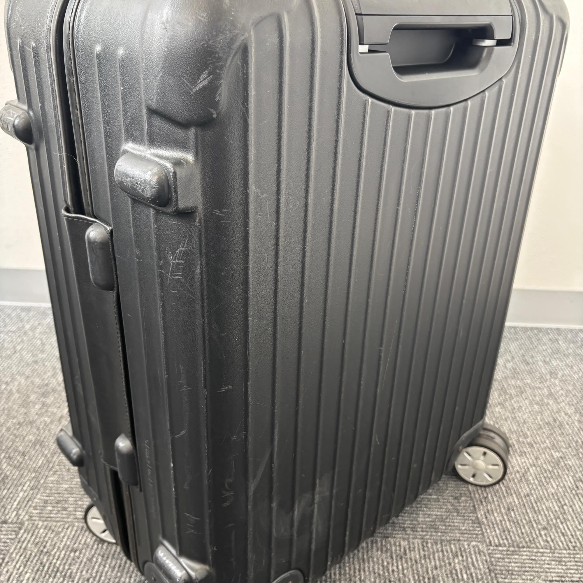 リモワ　サルサ(エッセンシャル)　810.56-3　47リットル　中古商品　4輪