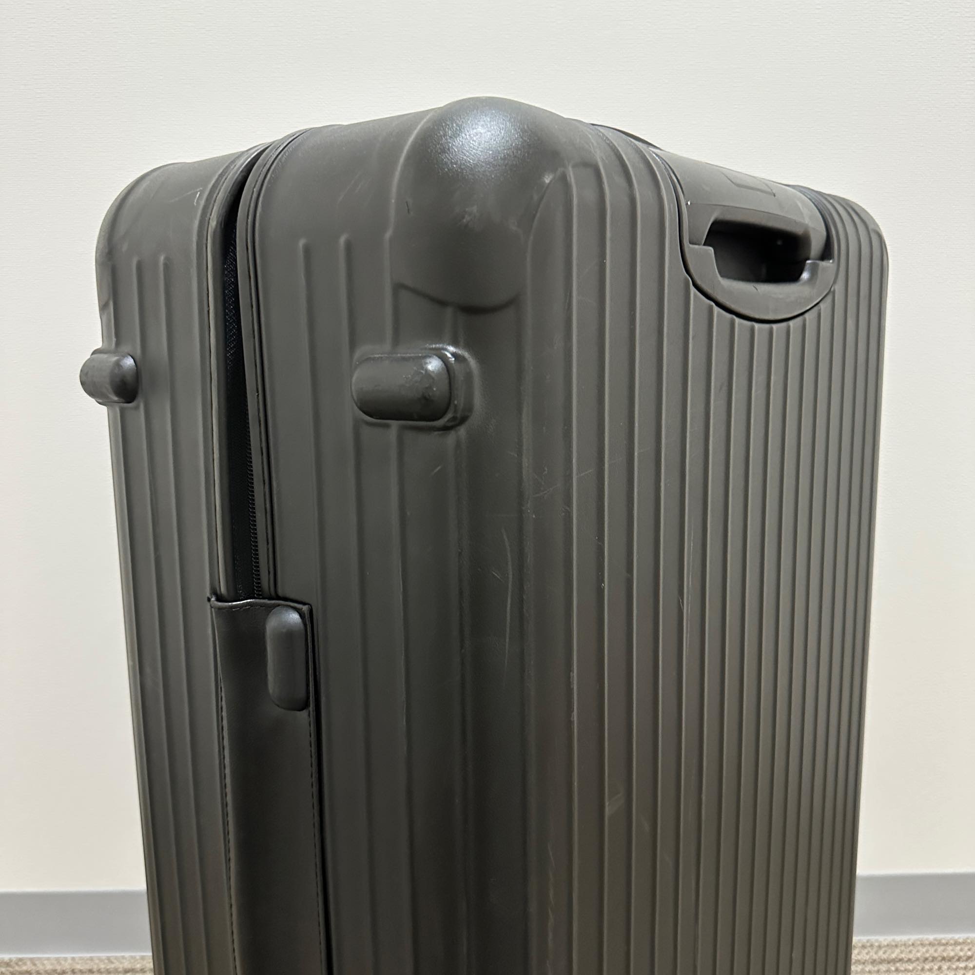 リモワ　サルサ　810.70-3　78リットル　中古商品　4輪