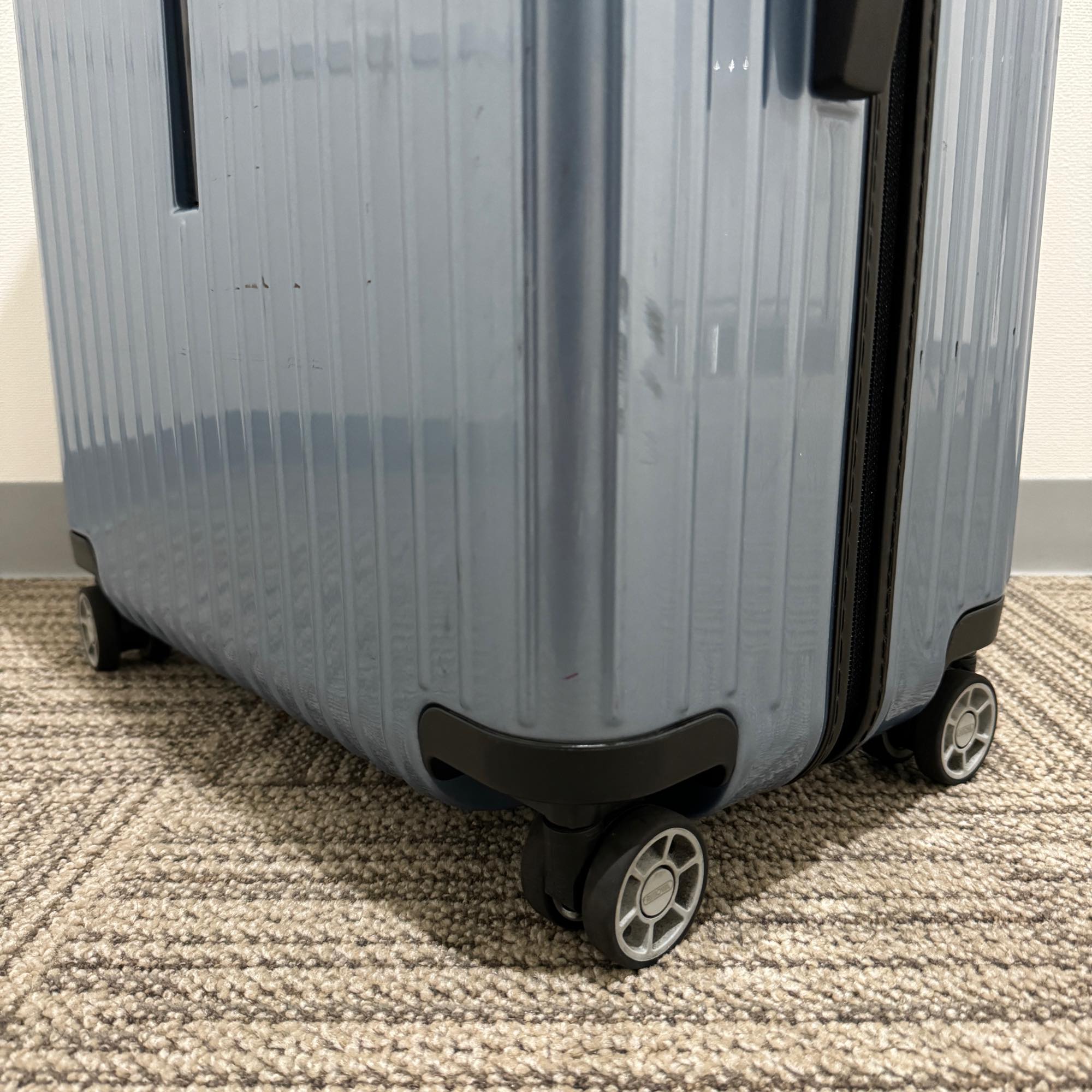 リモワ　サルサ エアー　820.70.78.4-3　80リットル　中古商品　4輪