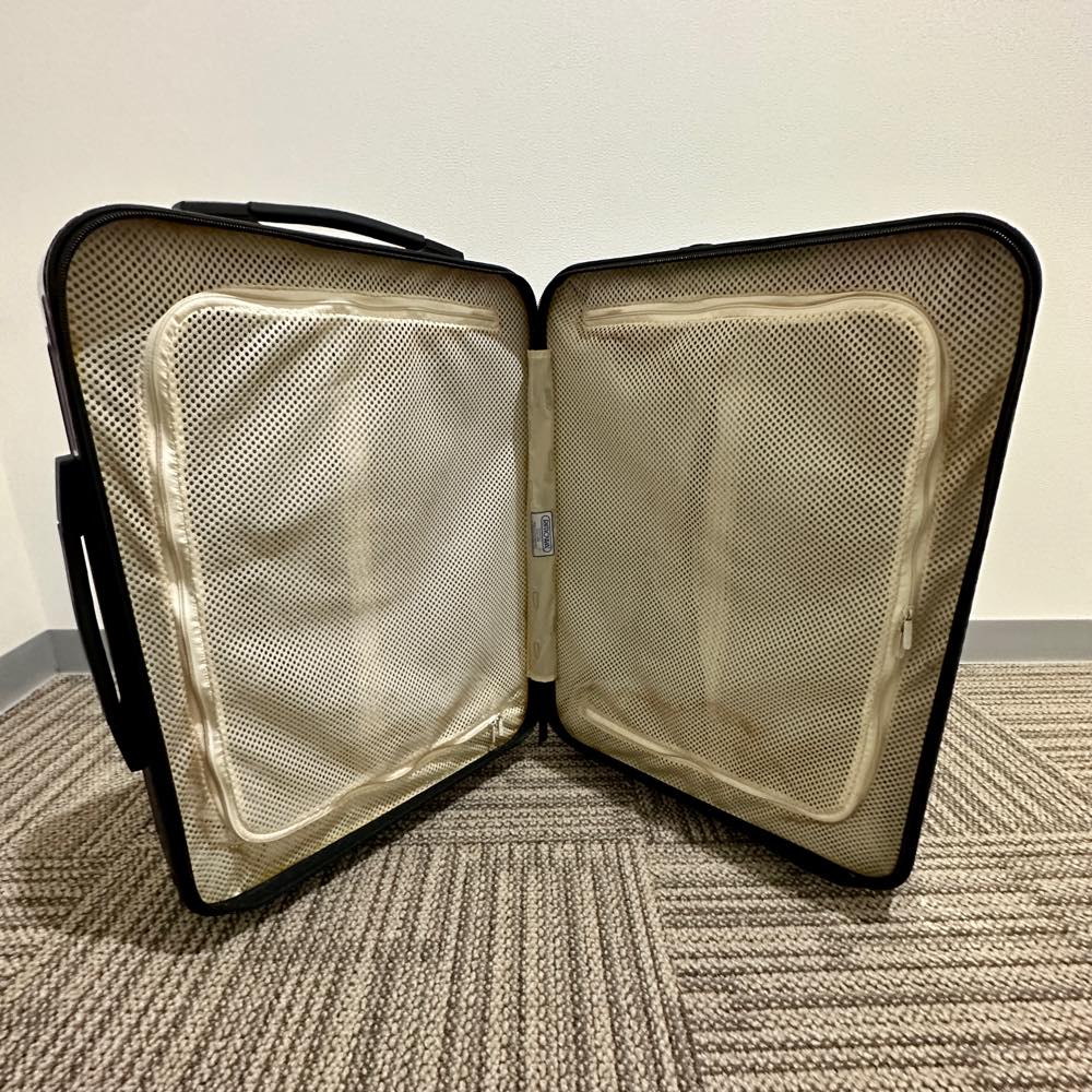 リモワ　サルサエアー　822.52-3 　中古商品　33リットル　4輪