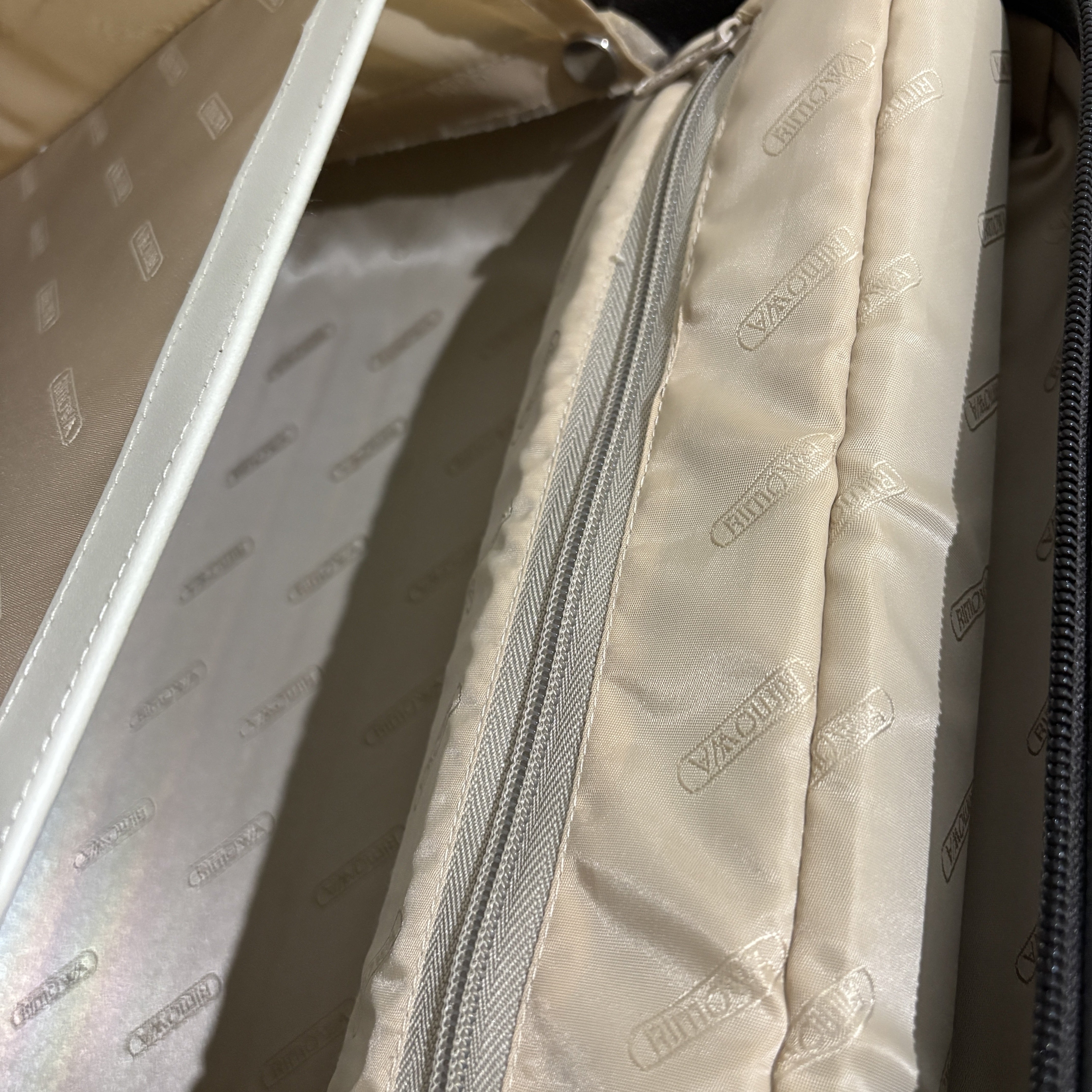 リモワ サルサデラックス 852.40-3 中古美品 25リットル 2輪 – リモワ
