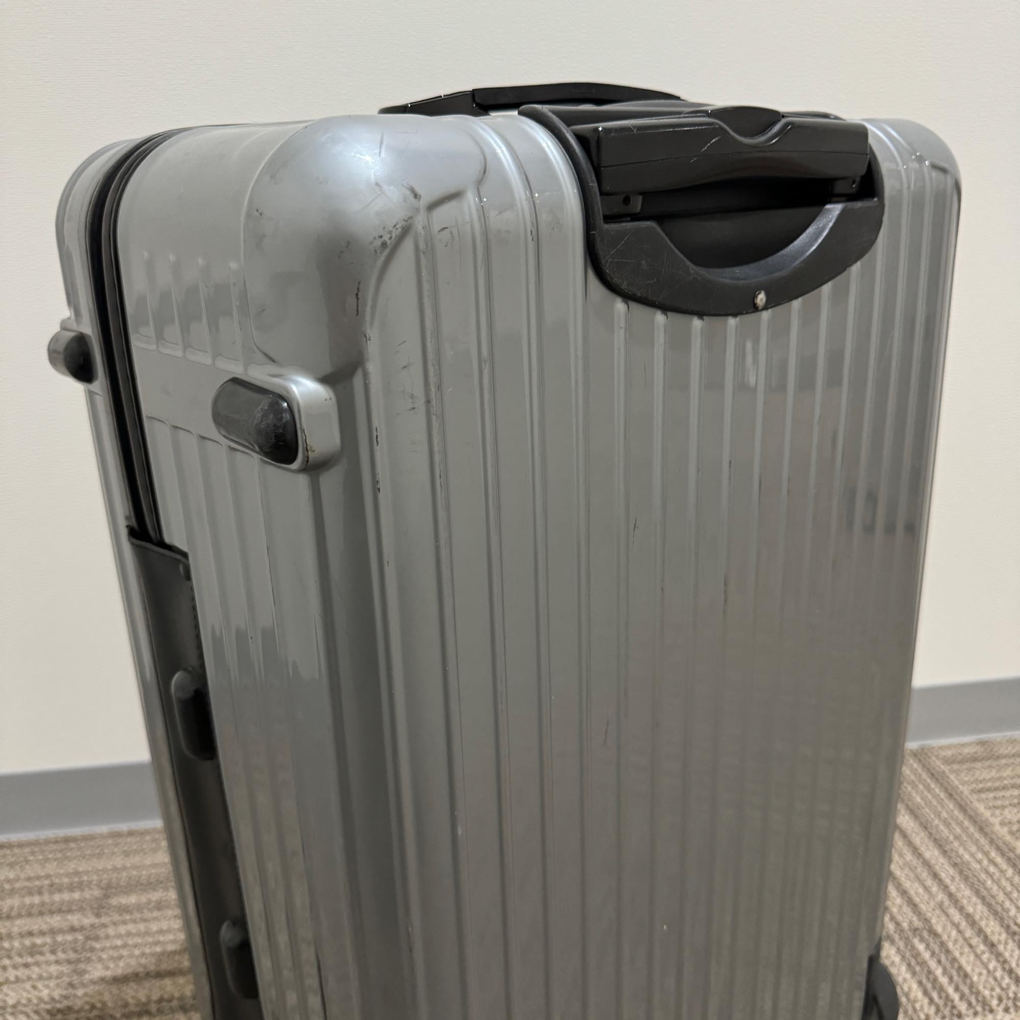 リモワ　サルサ　中古商品　856.63-3　63リットル　2輪