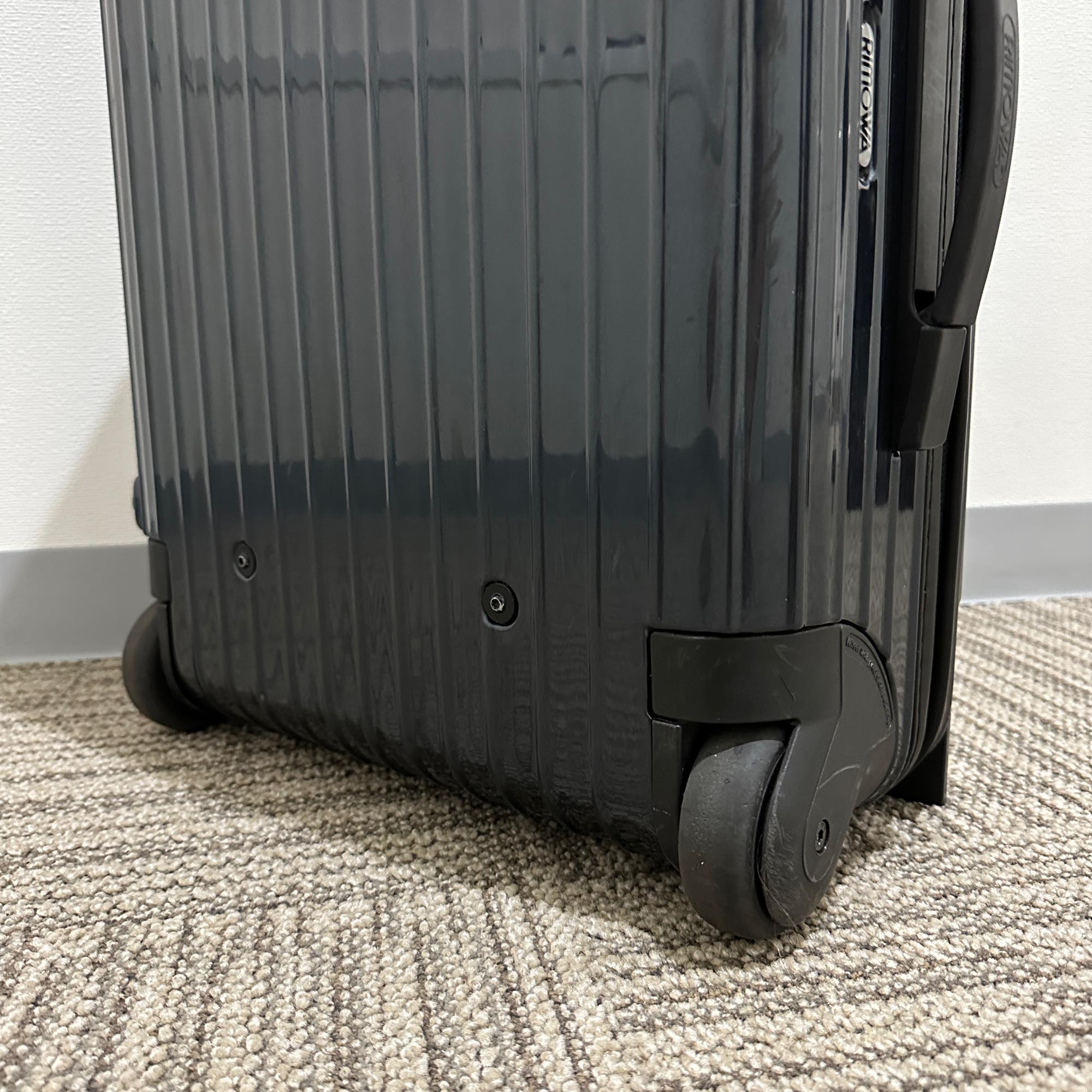 リモワ　サルサ　中古美品　857.52-3　35リットル　2輪