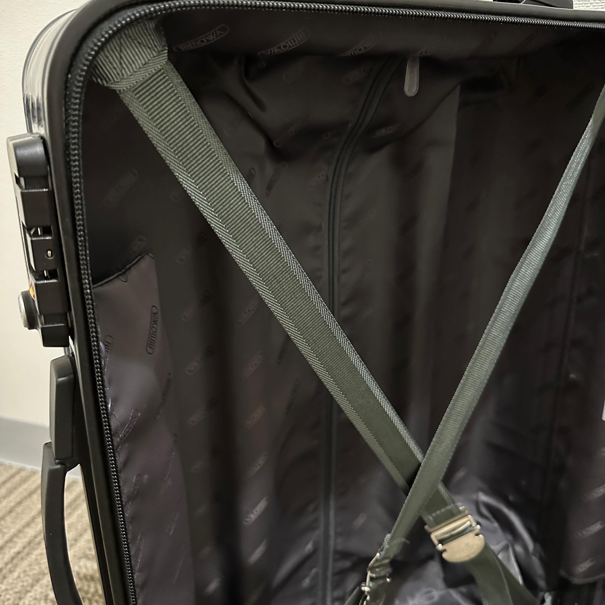 リモワ　サルサ　中古美品　857.52-3　35リットル　2輪