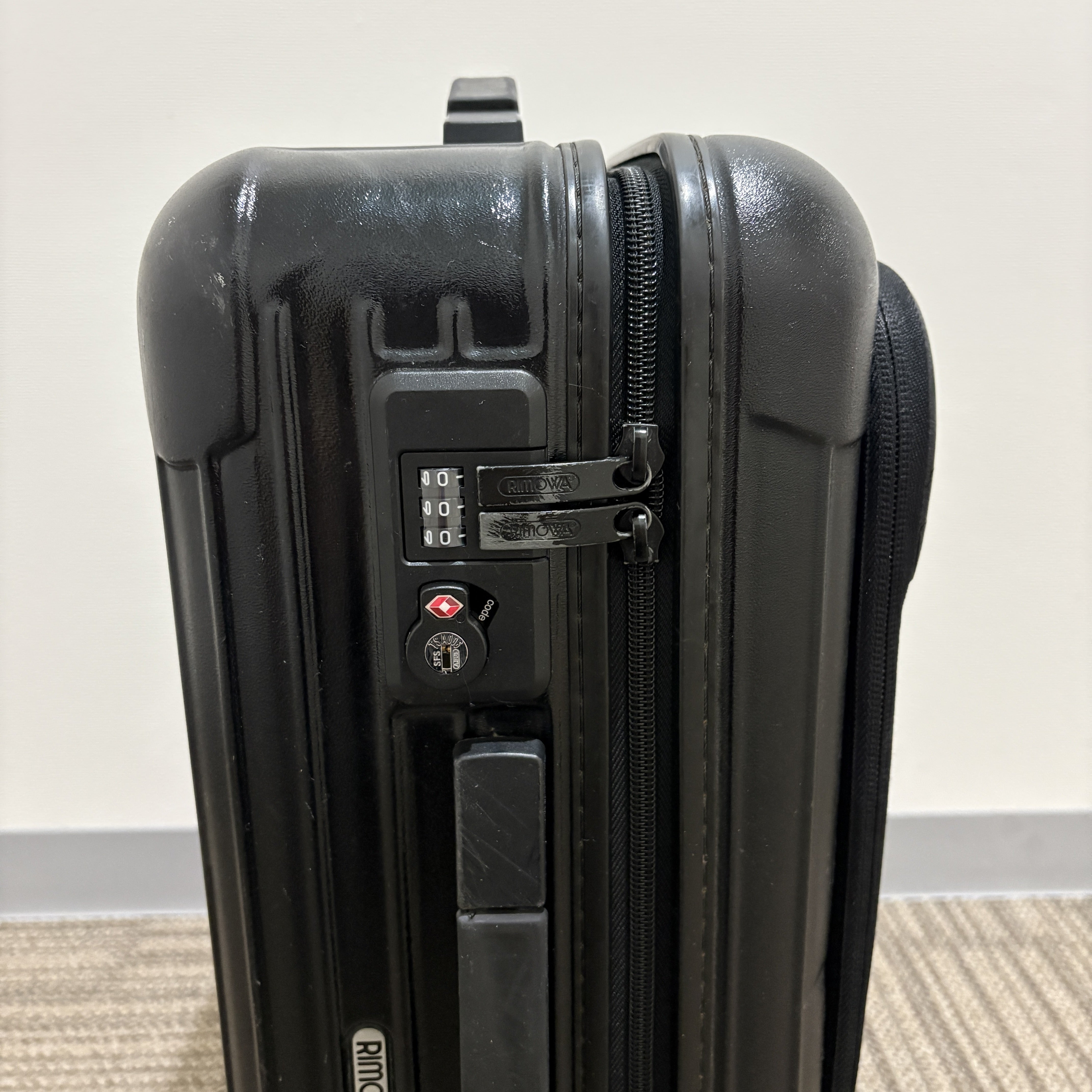 RIMOWA ボレロ 2輪 スリーブキャビン 機内持込 サルサ エッセンシャル リモワ ボレロ(エッセンシャルスリーブ) 中古美品 861.52-3 37リットル