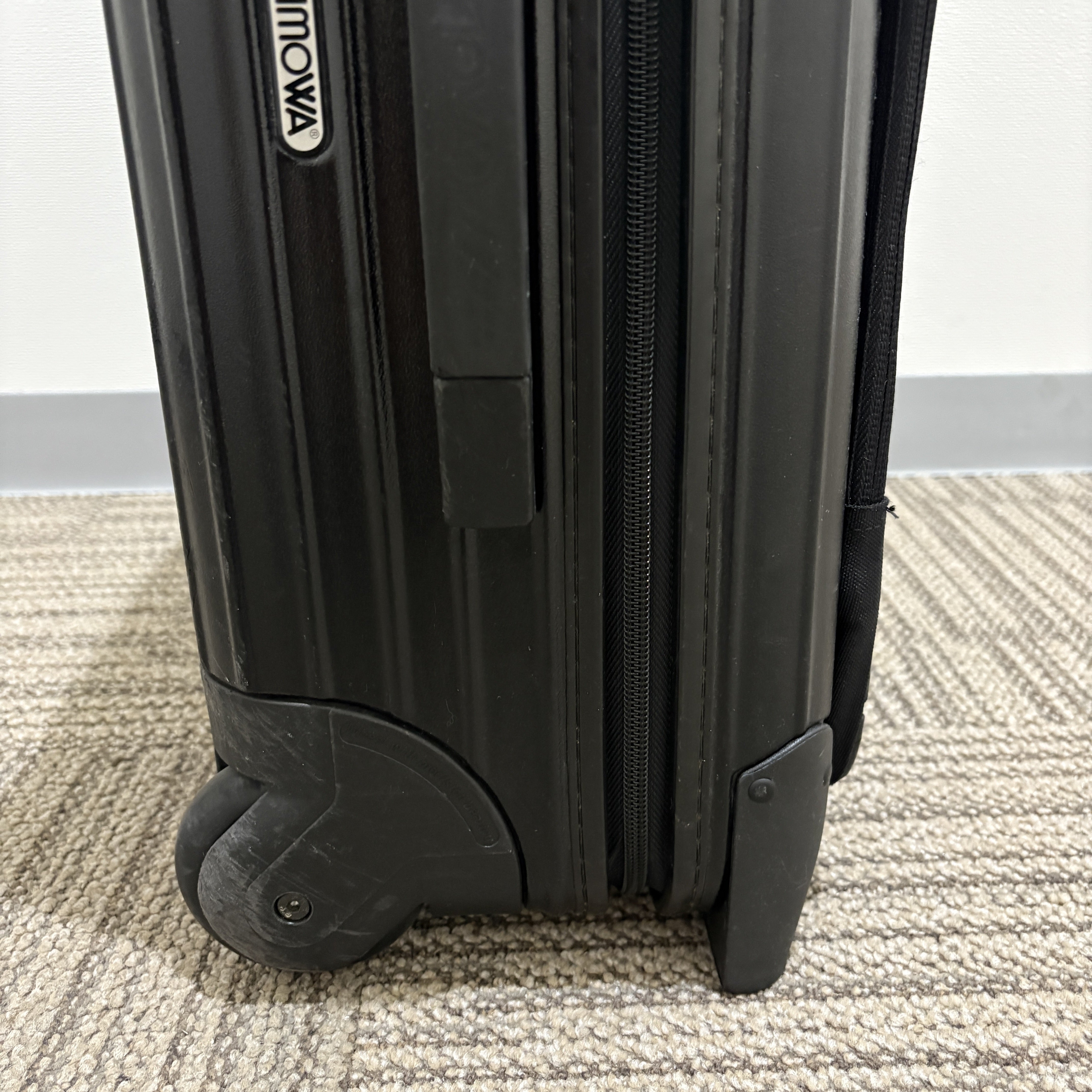 リモワ ボレロ(エッセンシャルスリーブ) 中古美品 861.52-3 37リットル