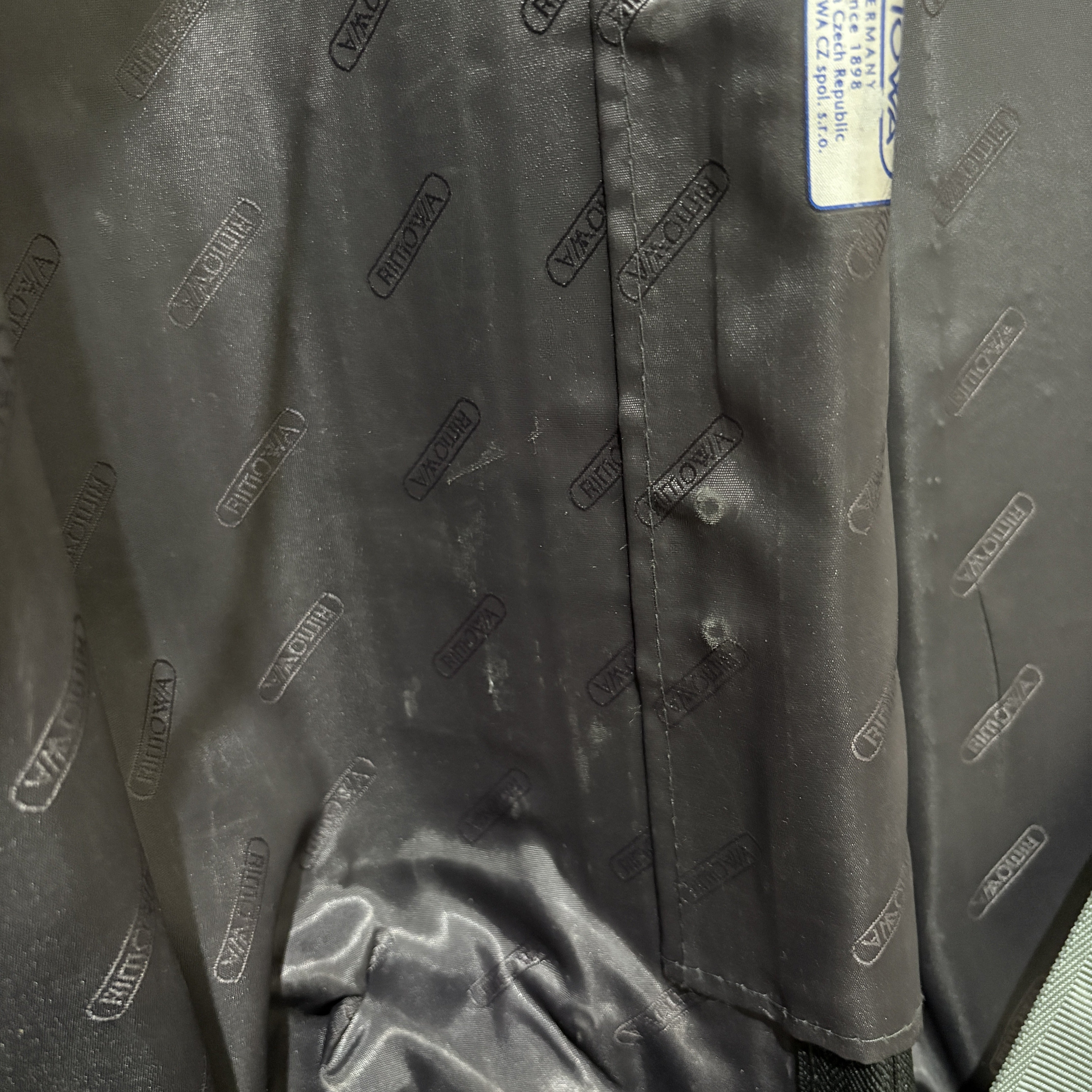 リモワ　ボレロ(エッセンシャルスリーブ)　中古美品　861.52-3　37リットル　2輪