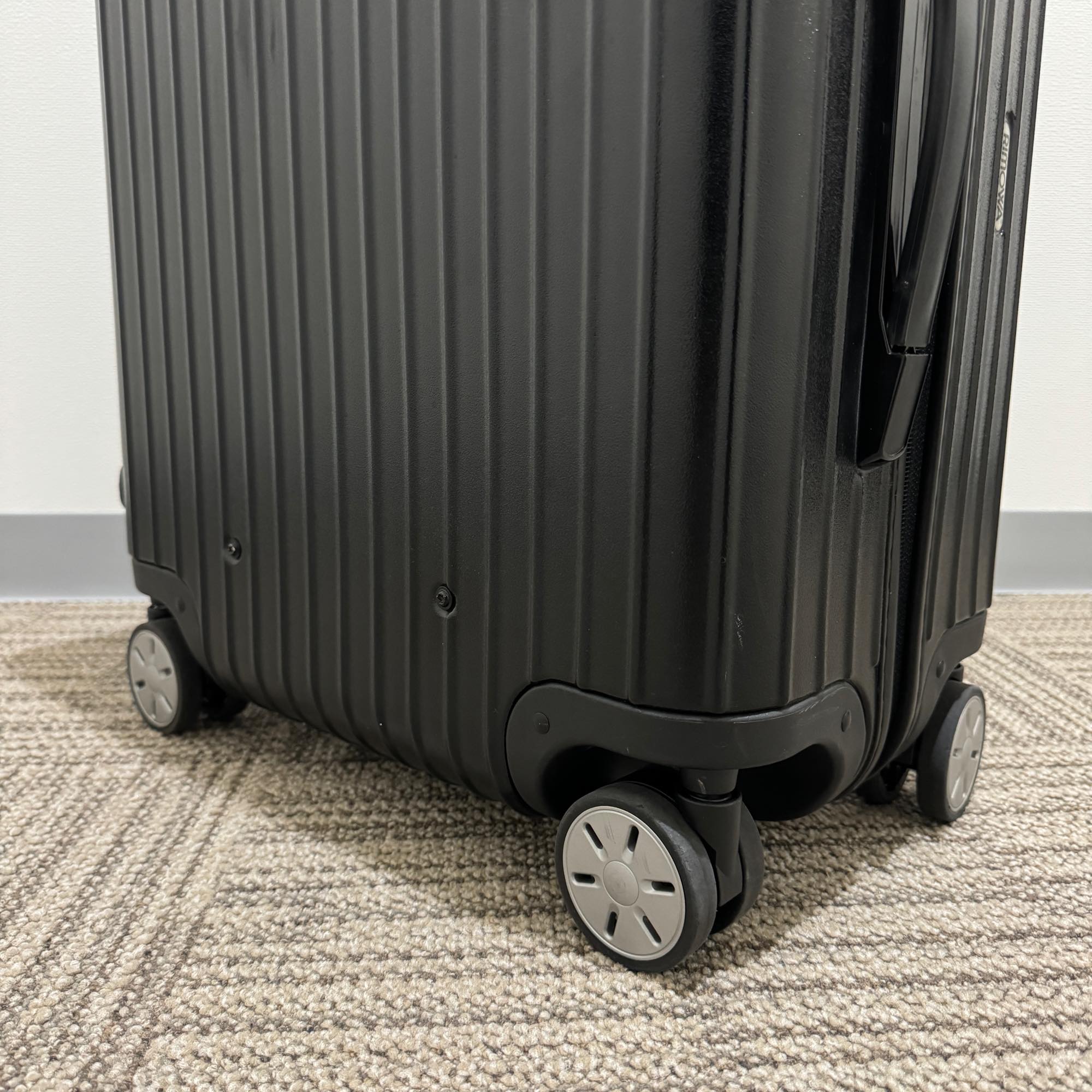 リモワ サルサ U871.56-3 48リットル 中古美品 4輪 – リモワ(RIMOWA