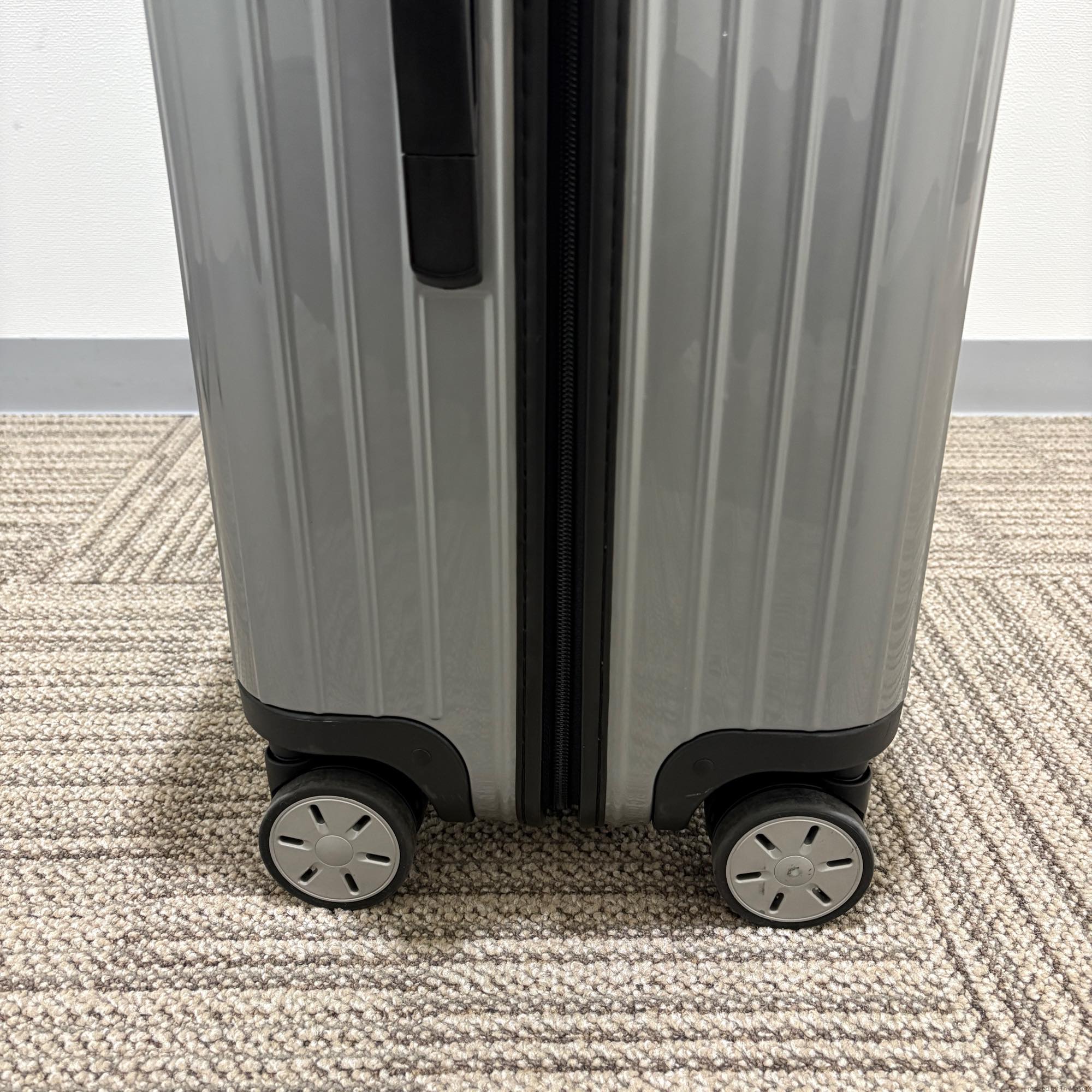 リモワ　サルサ　876.70-3　82リットル　中古美品　4輪