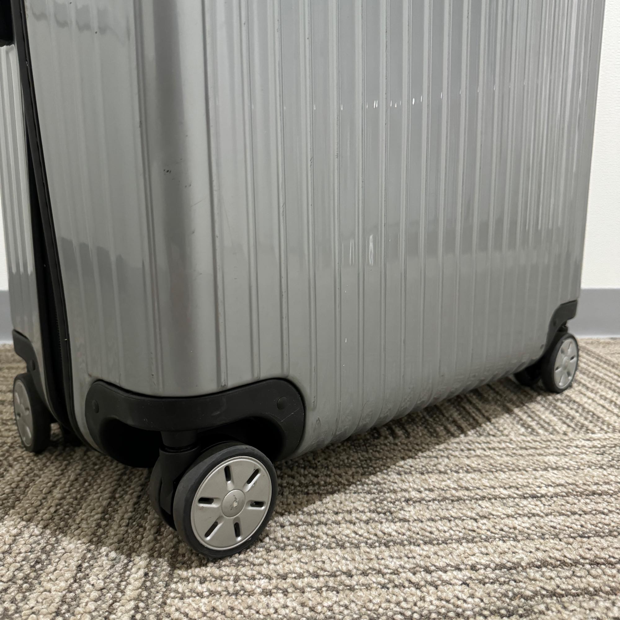 リモワ サルサ 876.77-3 107リットル 中古商品 4輪 – リモワ(RIMOWA