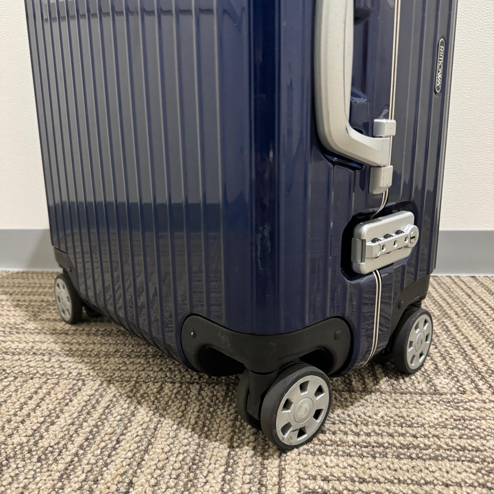 リモワ　リンボ　891.56-3　中古美品　49リットル　4輪