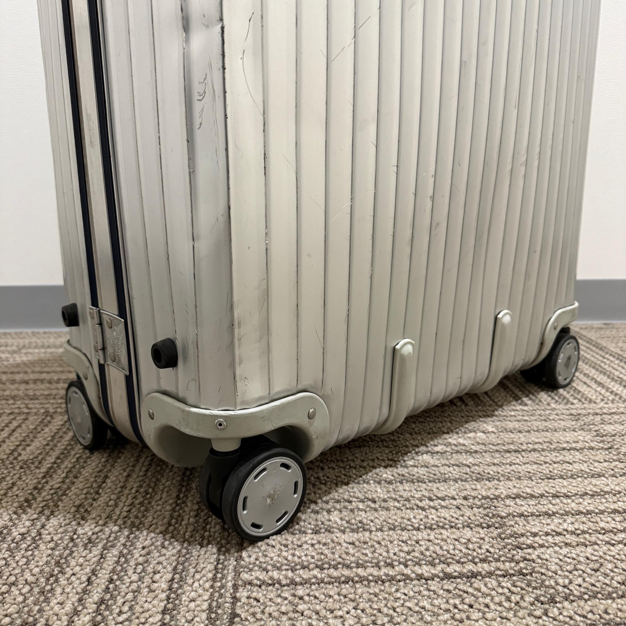 リモワ　シルバーインテグラル　中古商品　U923.77-3　104リットル　4輪