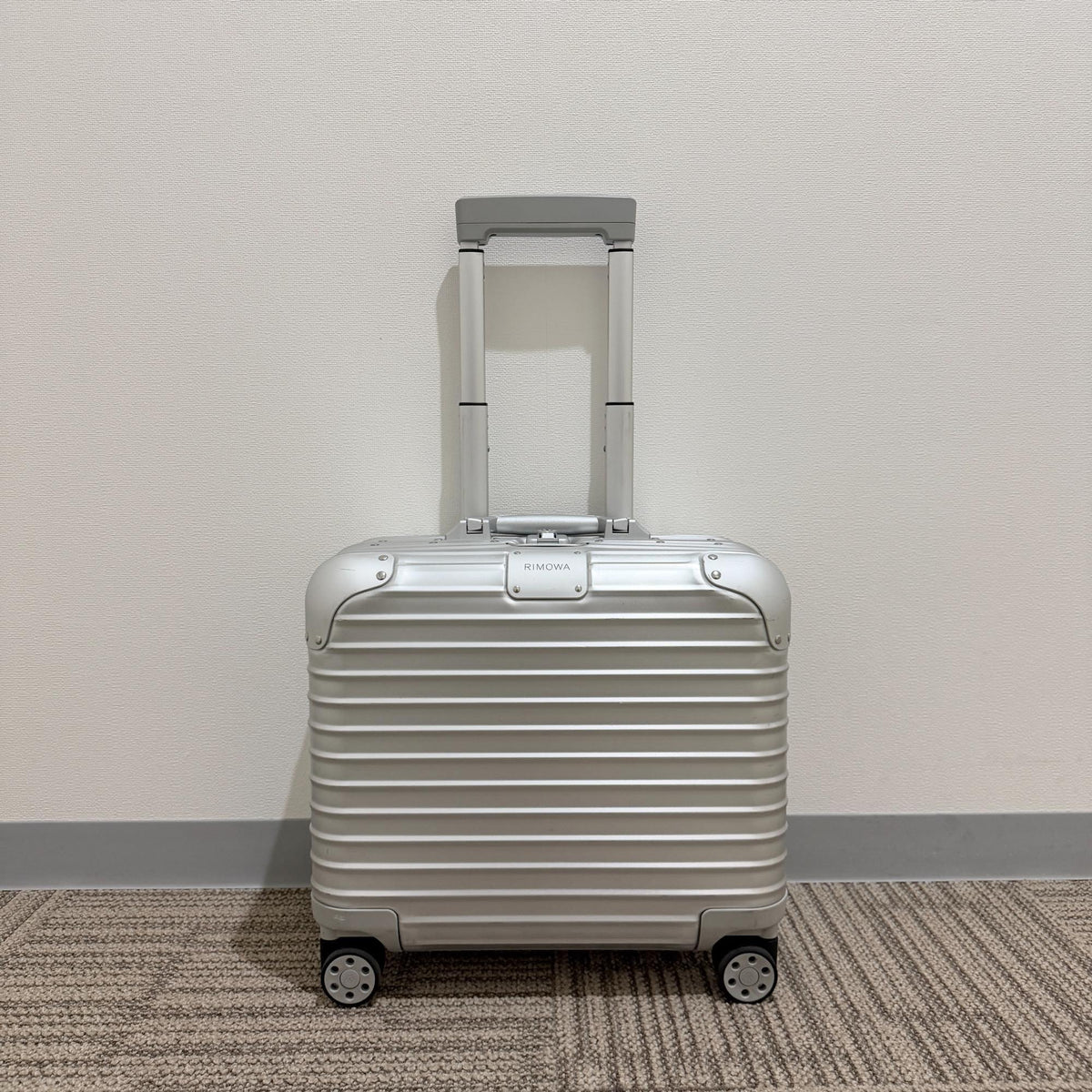 リモワ　オリジナル　925.40.00.4-3　コンパクト　シルバー　中古美品　29リットル　4輪