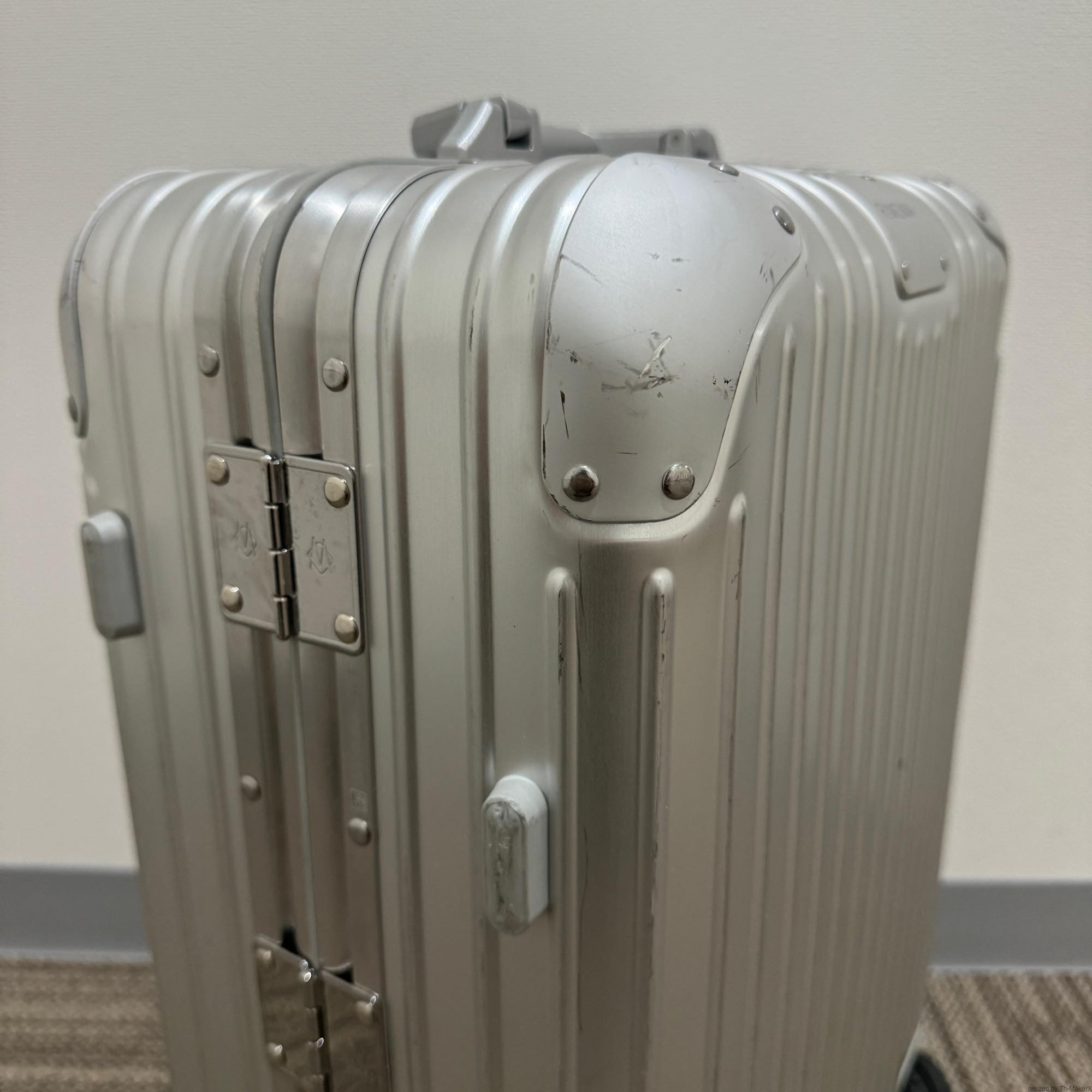リモワ　オリジナル 925.53.00.4　キャビン　中古美品　35リットル　4輪