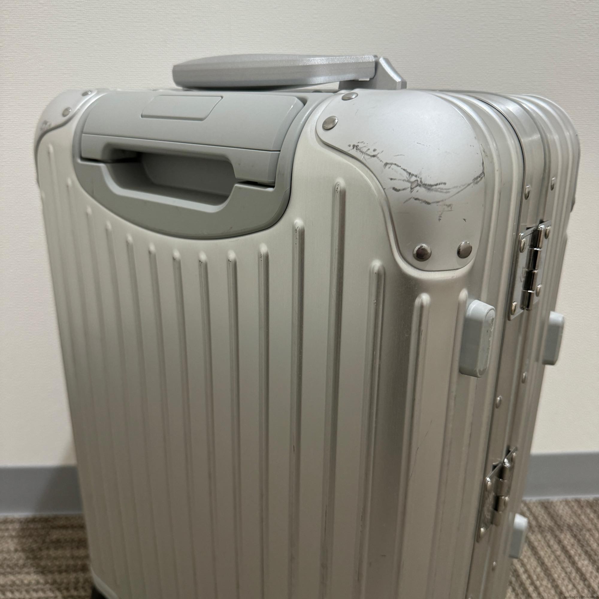リモワ　オリジナル 925.53.00.4　キャビン　中古美品　35リットル　4輪