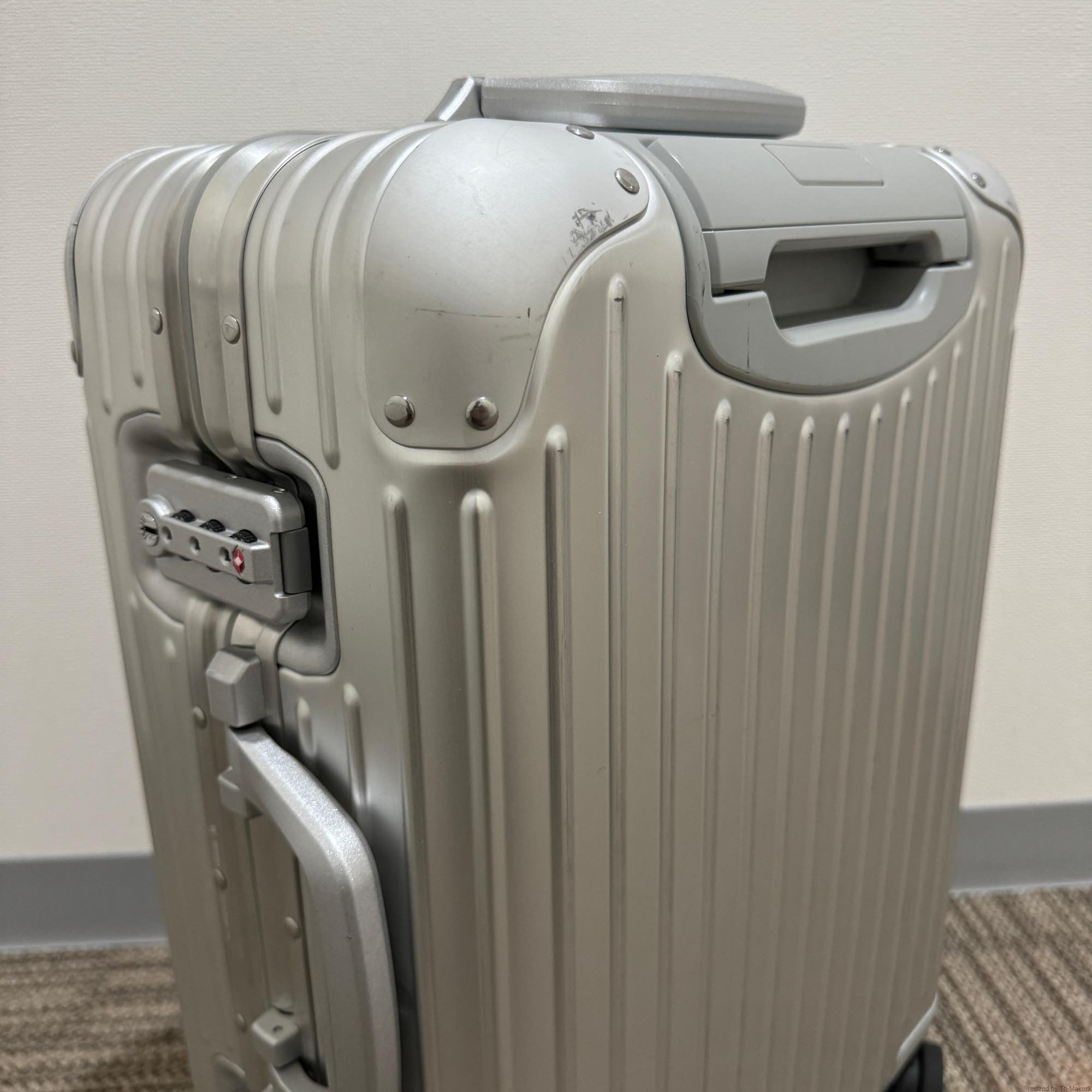 リモワ　オリジナル 925.53.00.4　キャビン　中古美品　35リットル　4輪