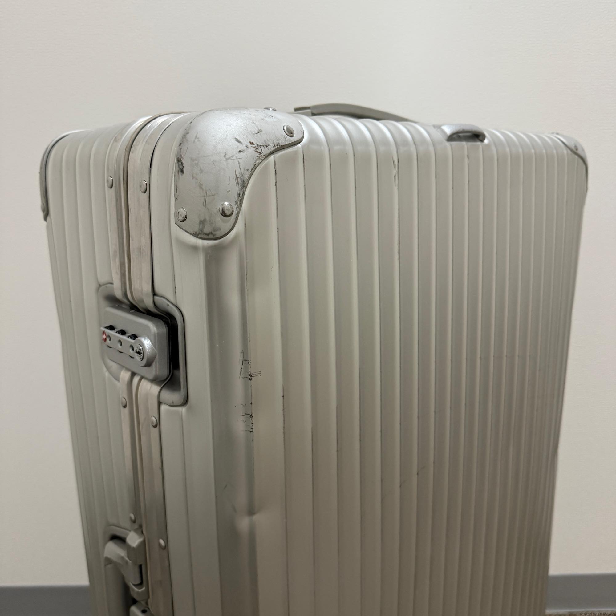 リモワ　トパーズ　中古商品　930.77-3　104リットル　2輪