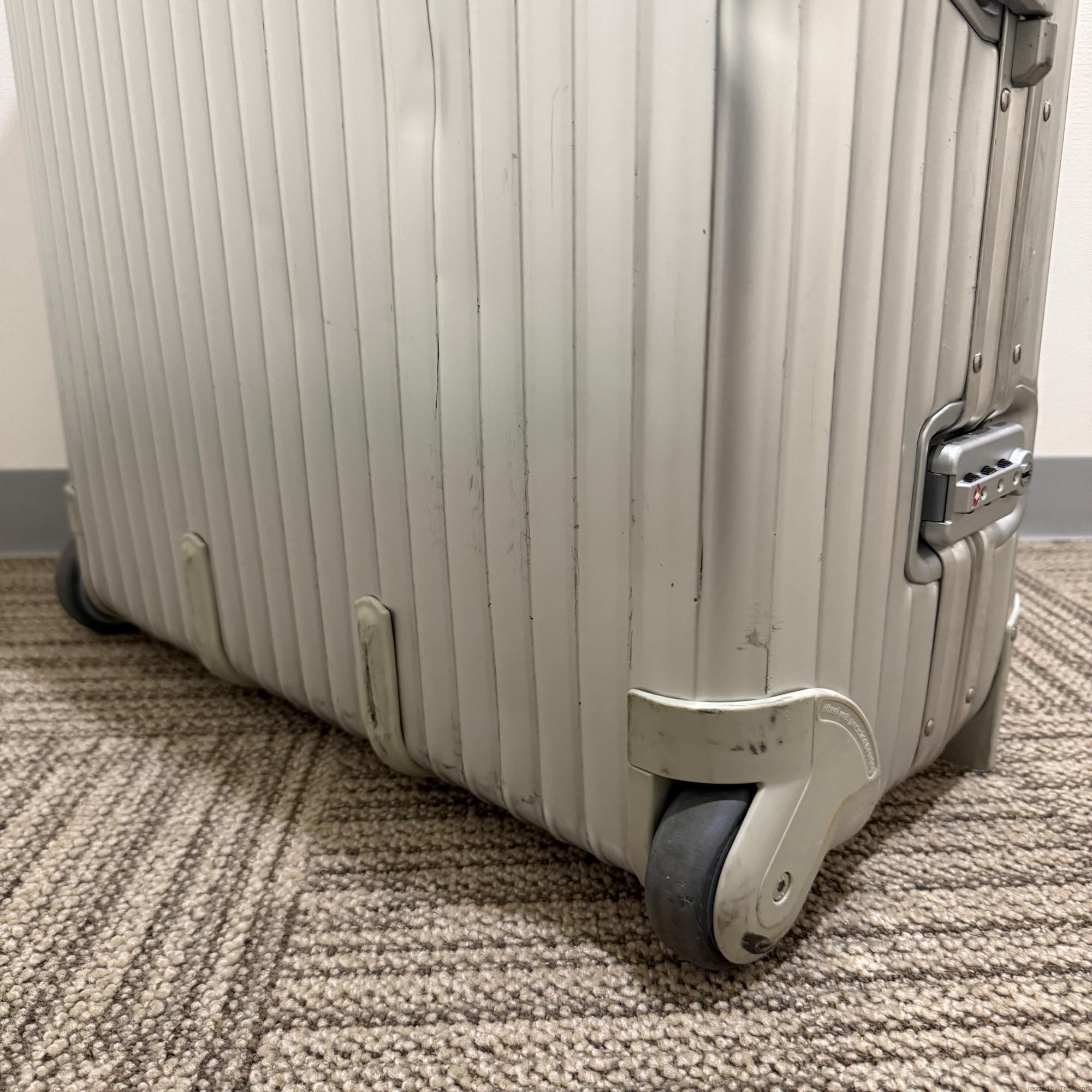 リモワ　トパーズ　中古商品　930.77-3　104リットル　2輪