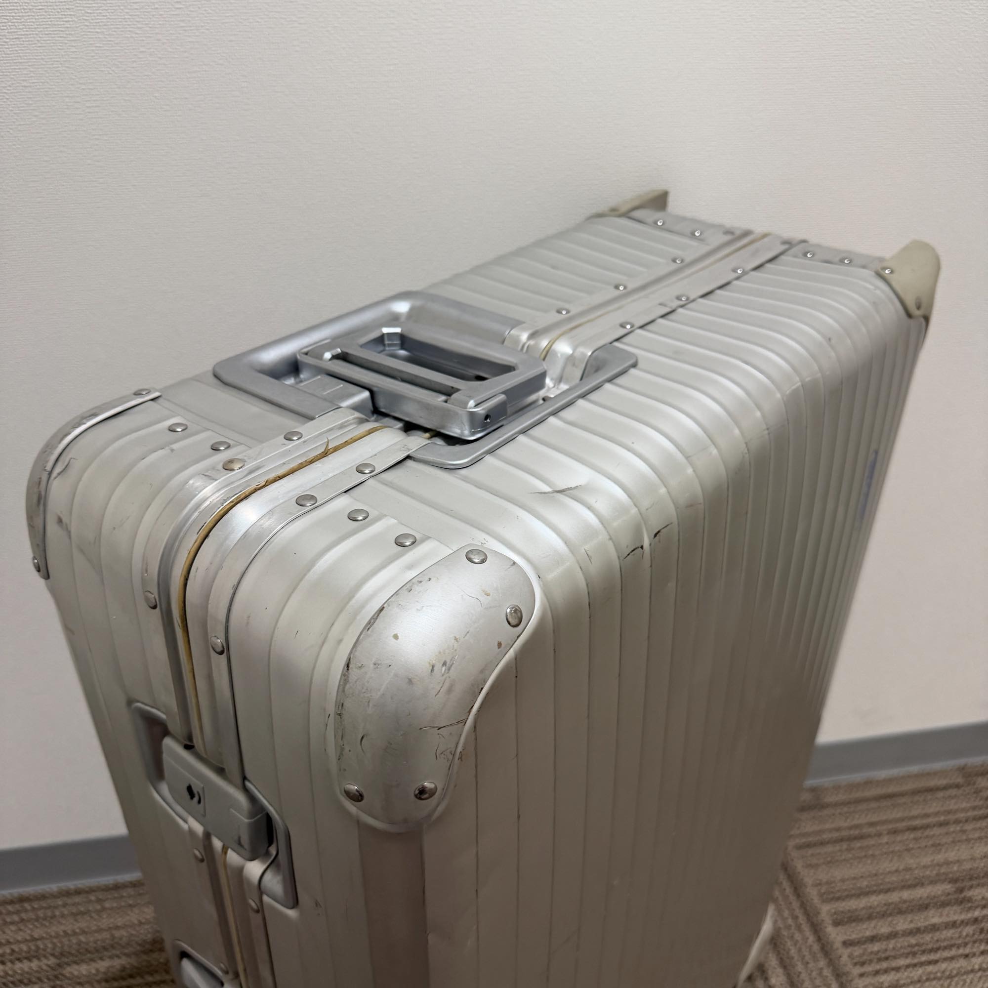 リモワ　トパーズ　中古美品　931.77-3　104リットル　4輪