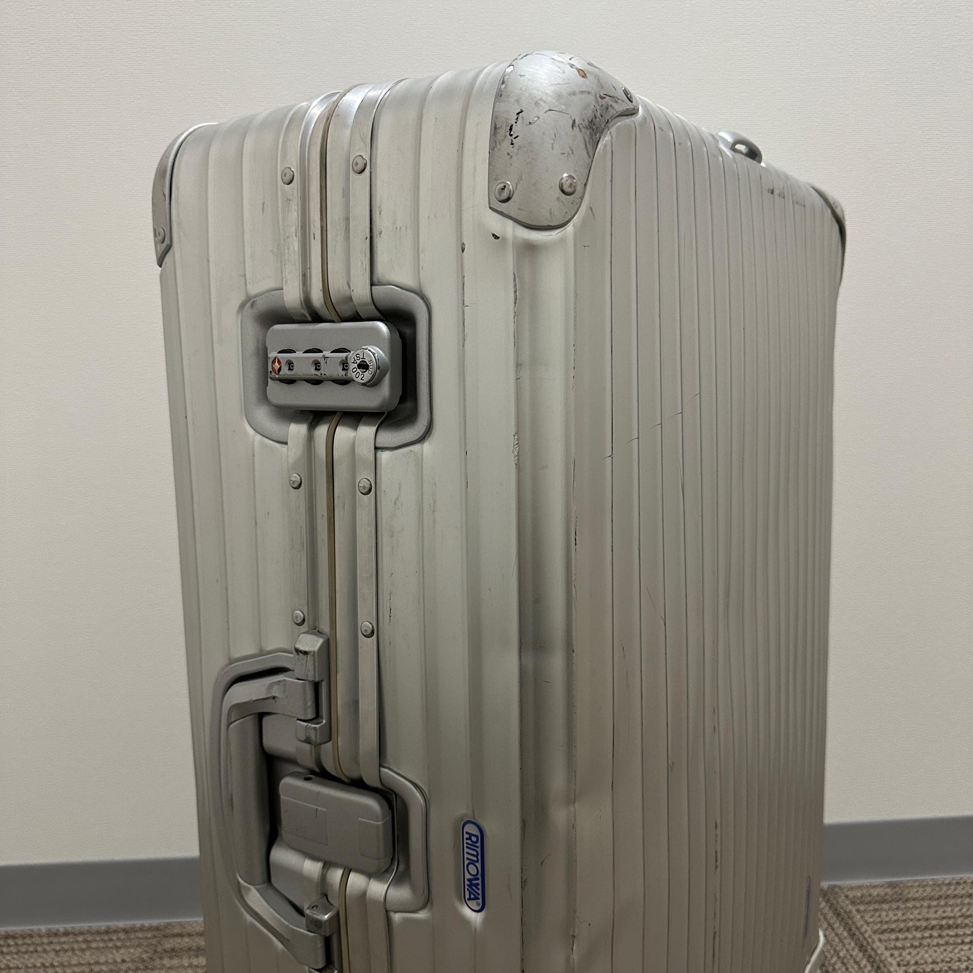 リモワ　トパーズ　中古商品　932.70-3　82リットル　4輪