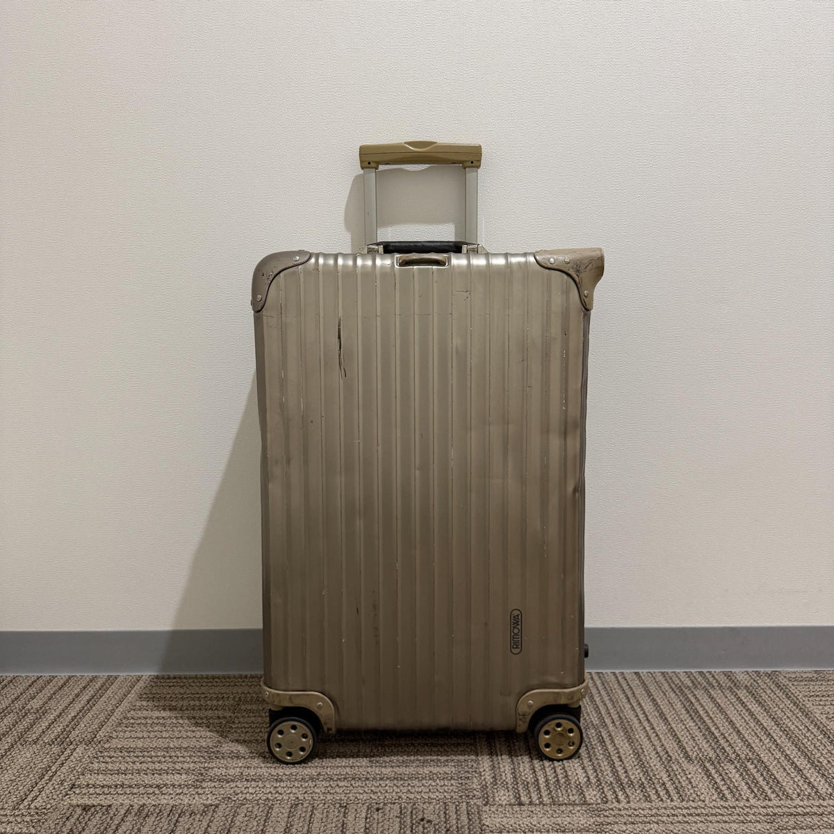 リモワ　トパーズ　945.63-3 　中古商品　64リットル　4輪
